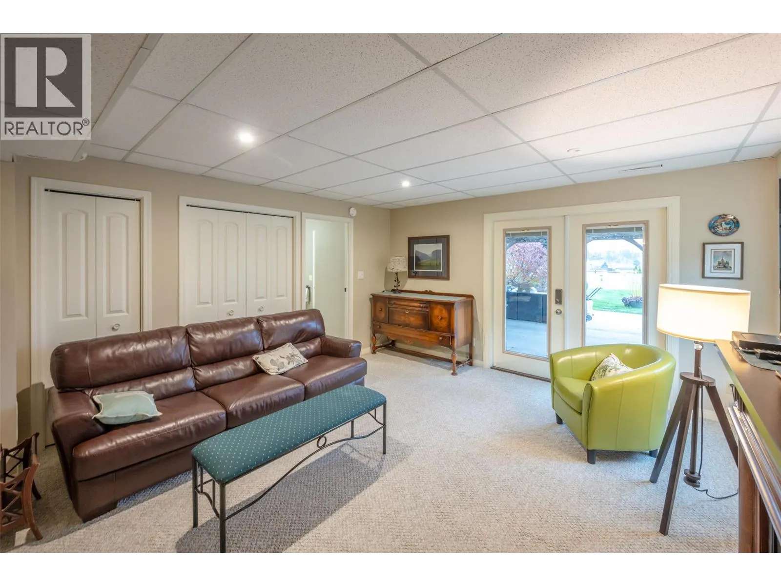 949 Panorama Crescent