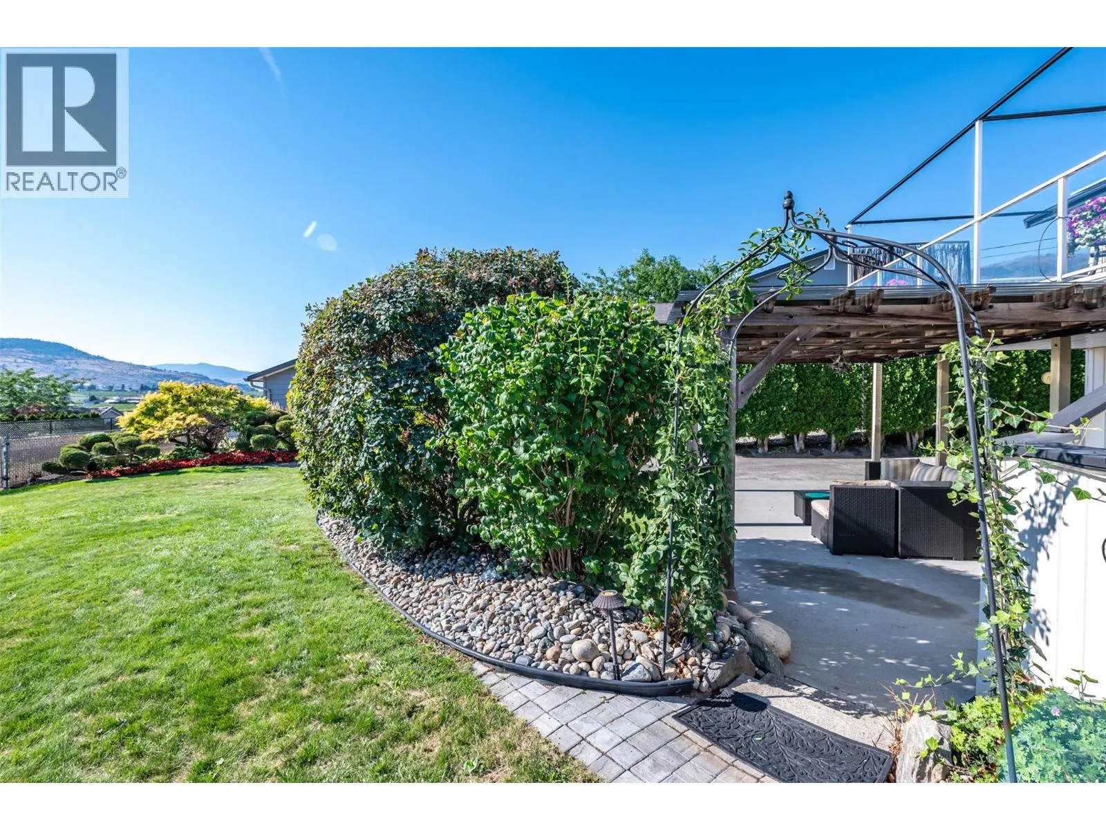949 Panorama Crescent