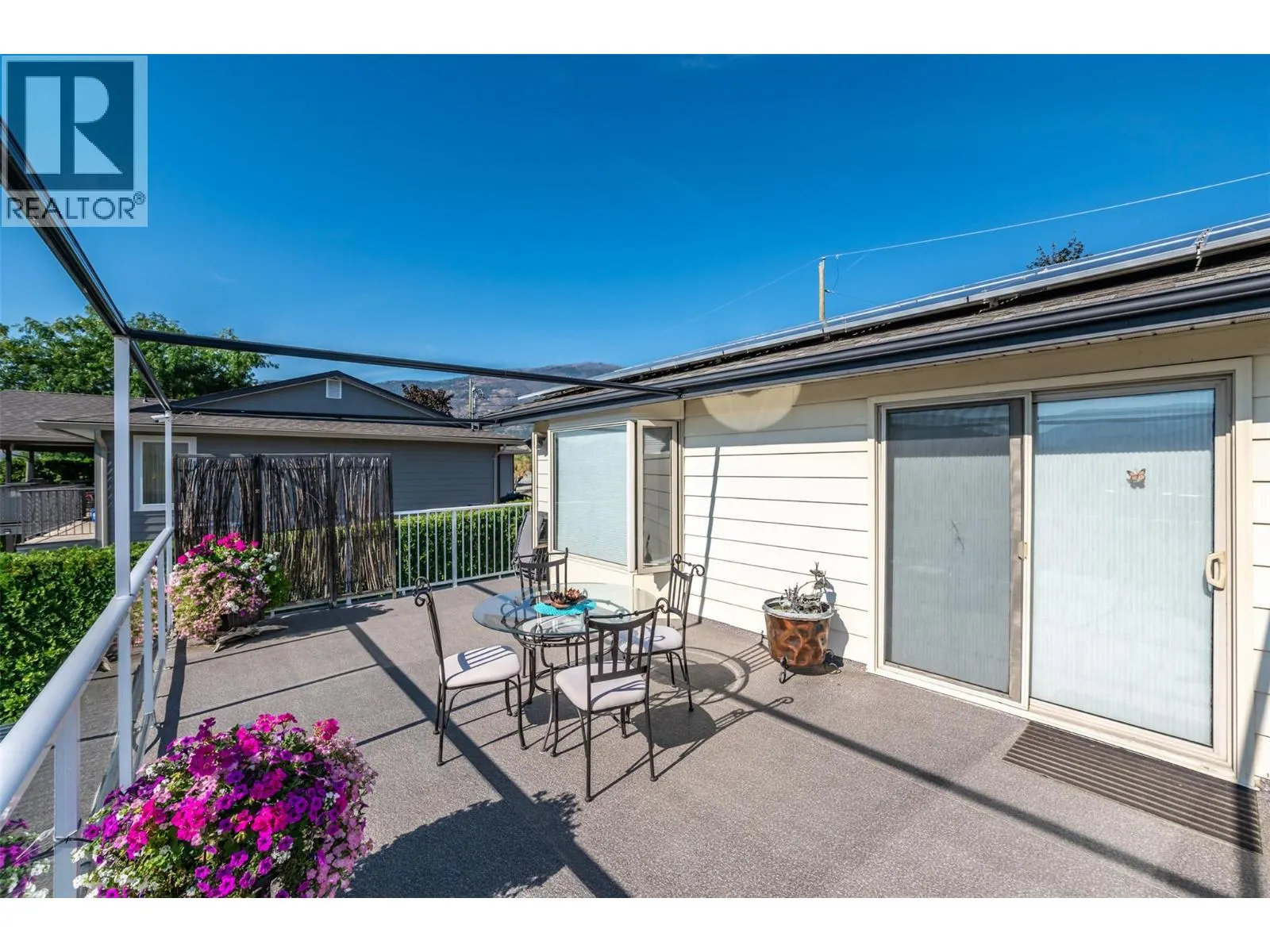 949 Panorama Crescent