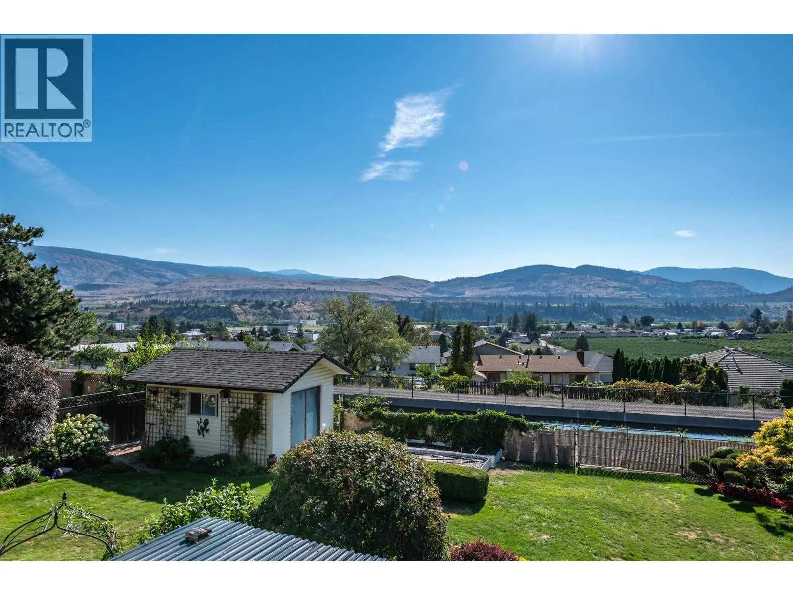 949 Panorama Crescent
