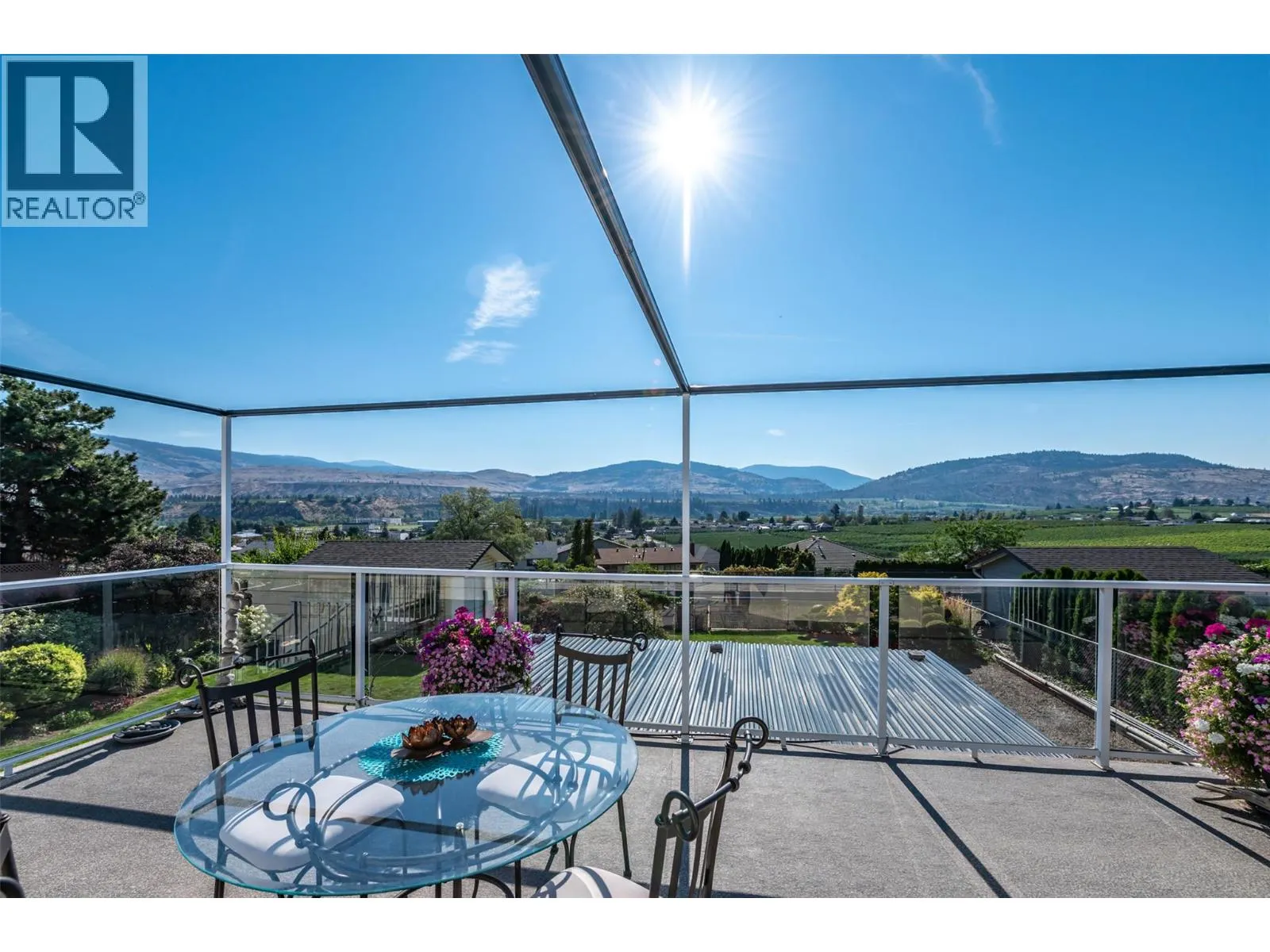 949 Panorama Crescent