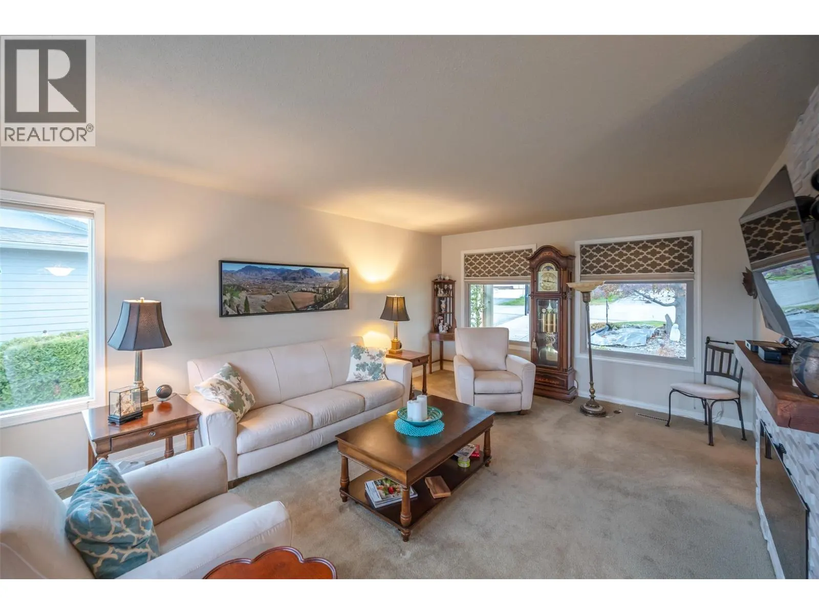 949 Panorama Crescent