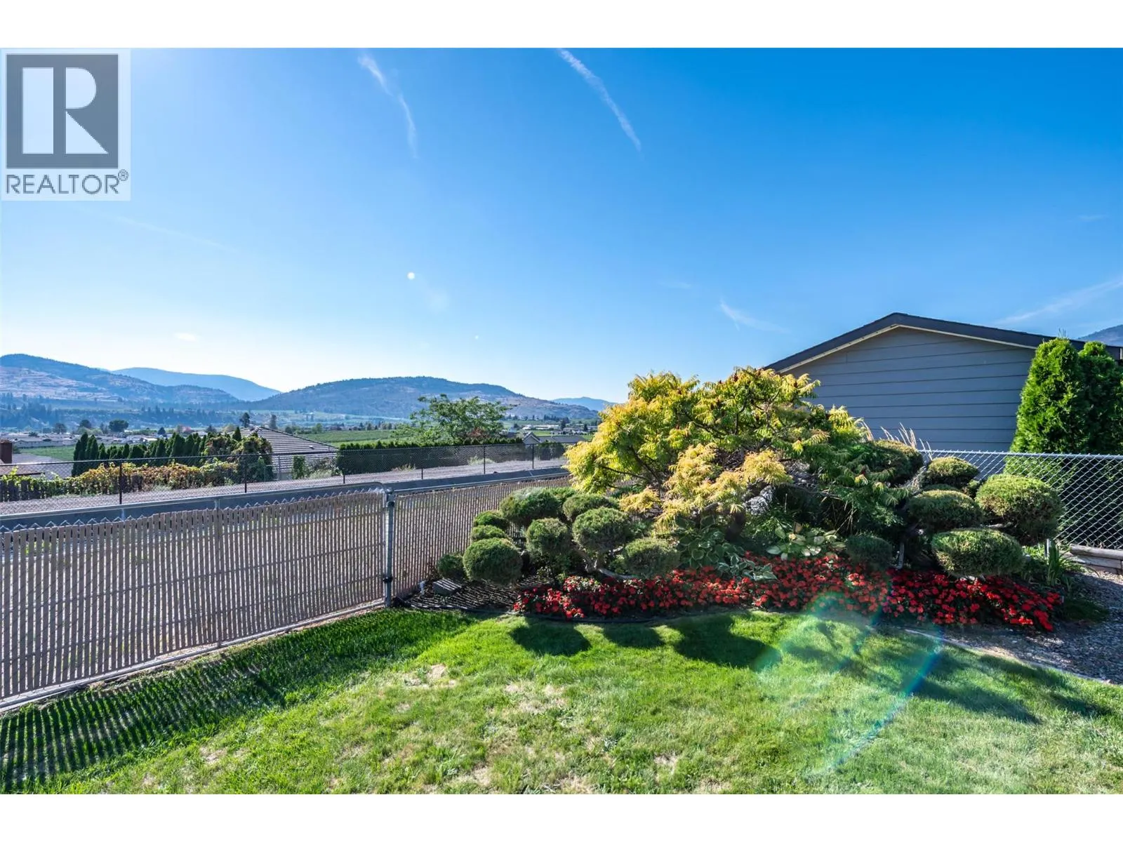 949 Panorama Crescent