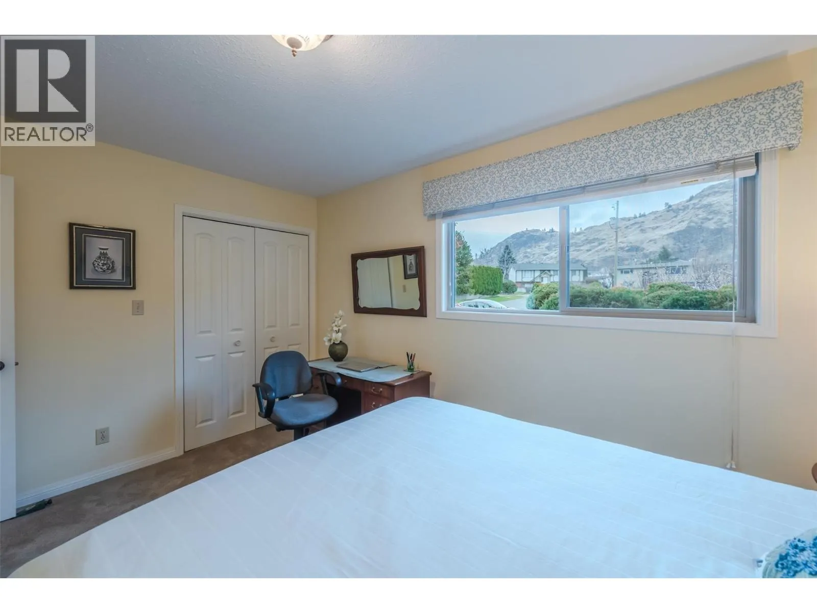 949 Panorama Crescent