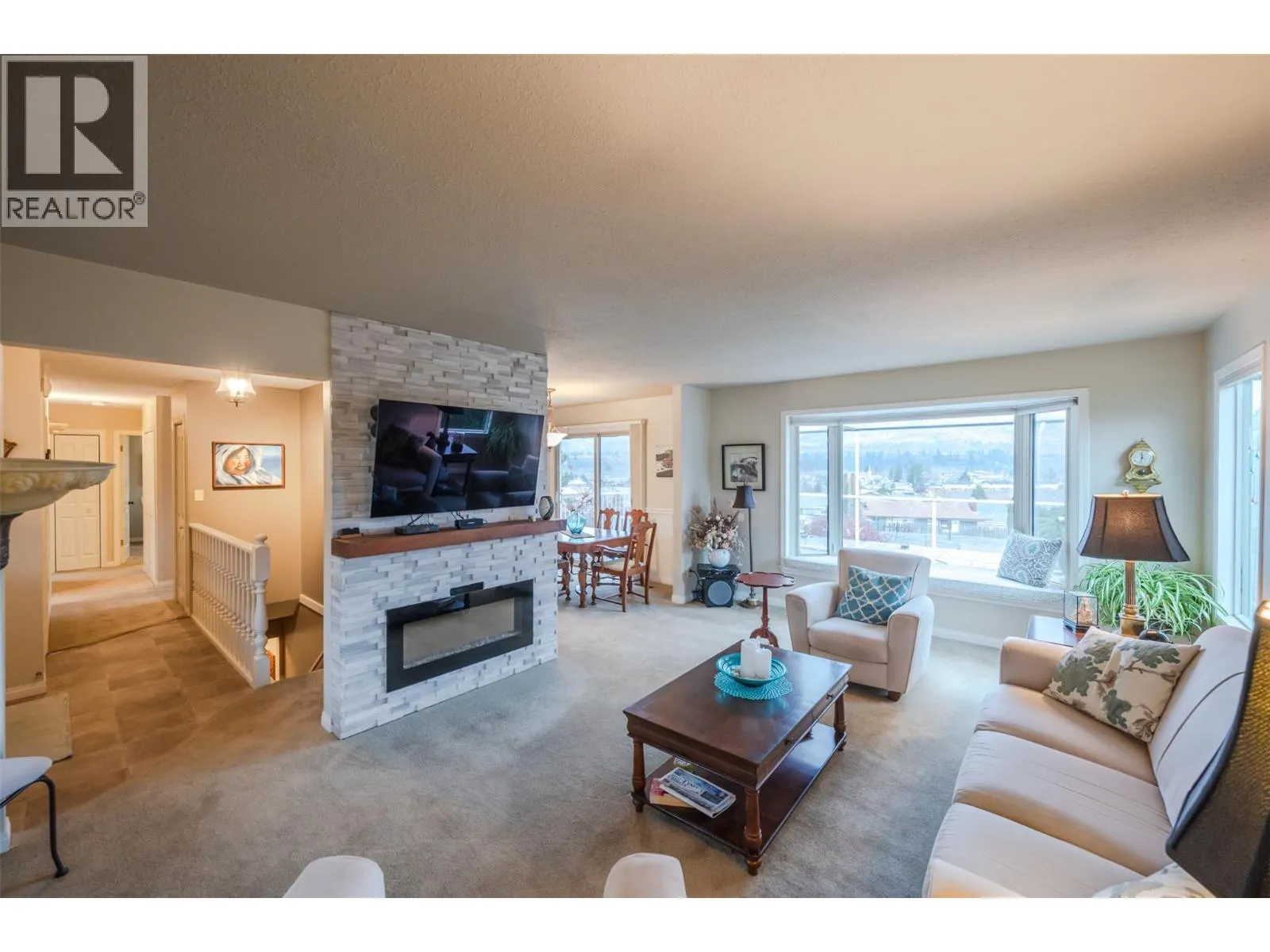 949 Panorama Crescent