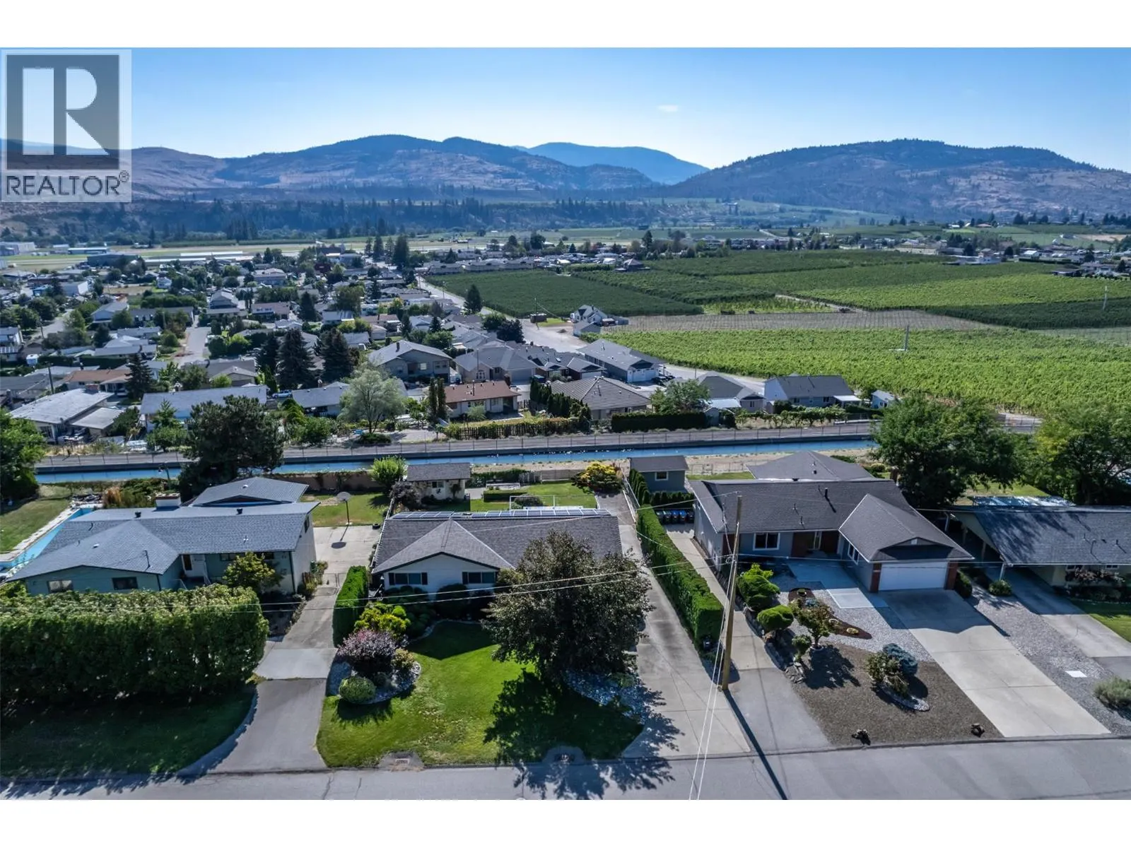 949 Panorama Crescent