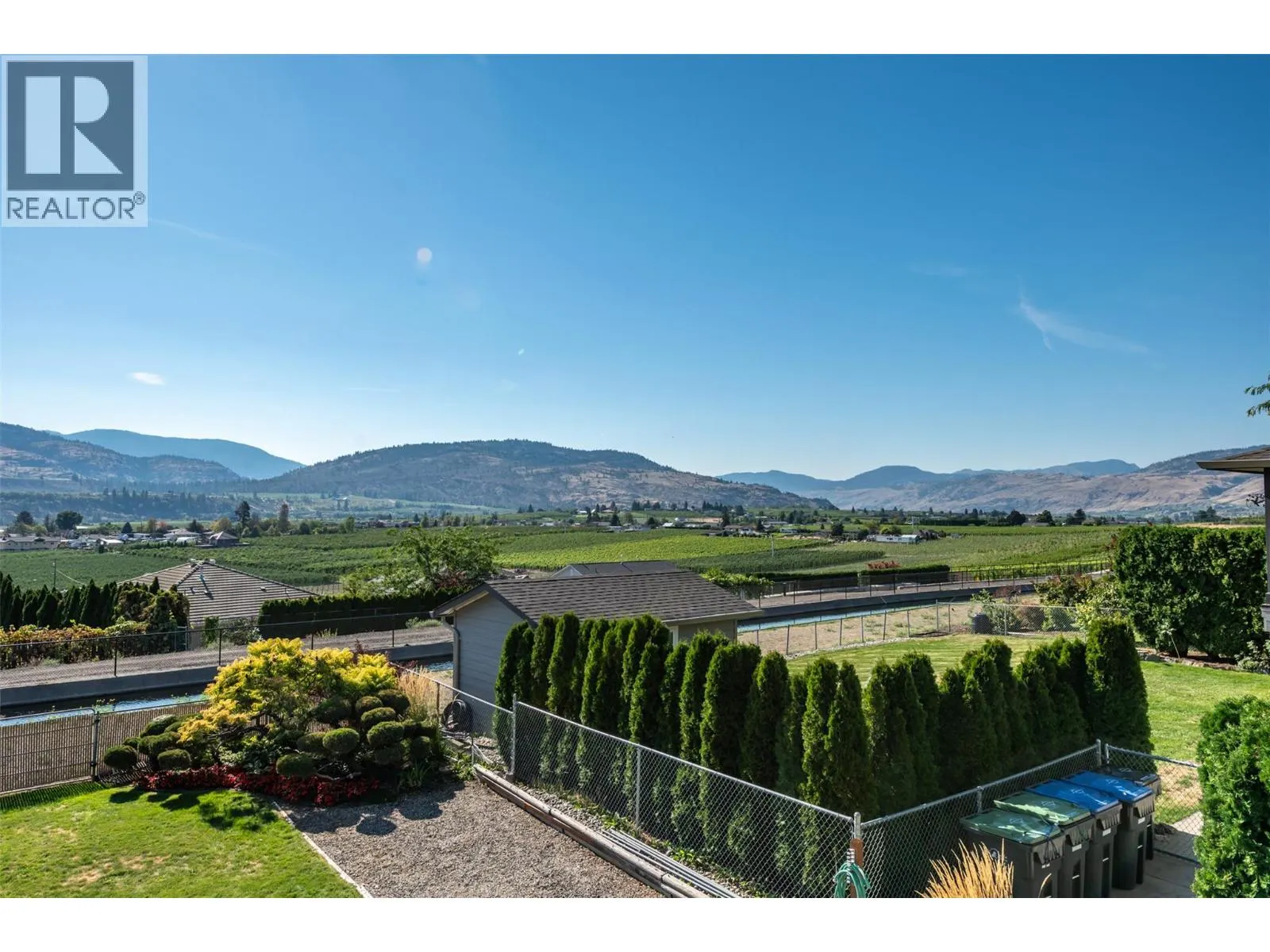 949 Panorama Crescent