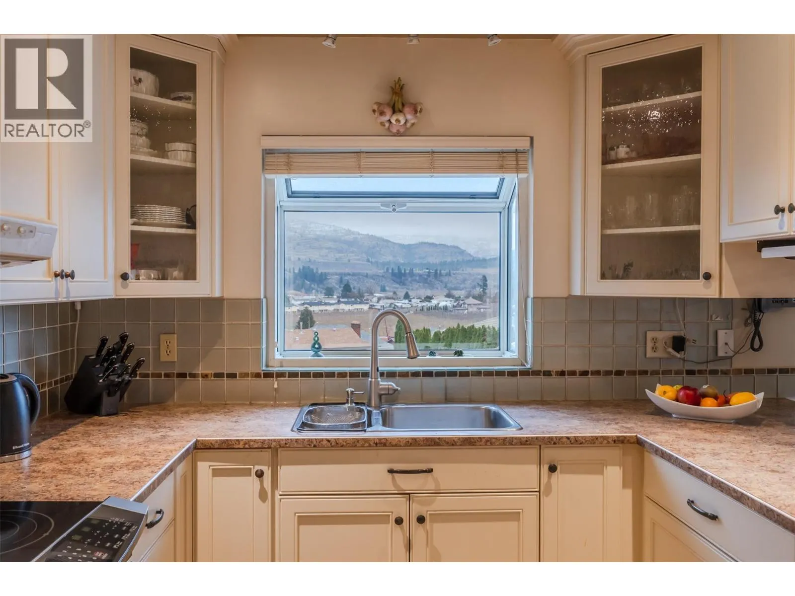 949 Panorama Crescent