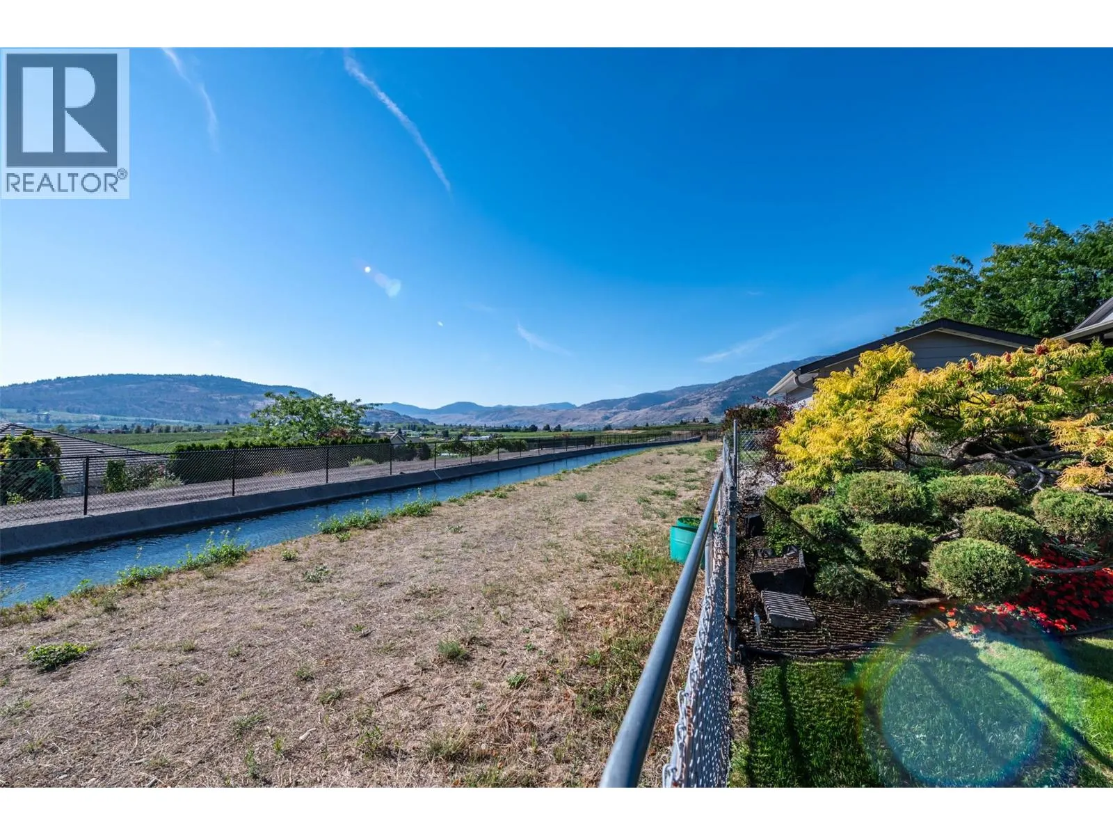 949 Panorama Crescent