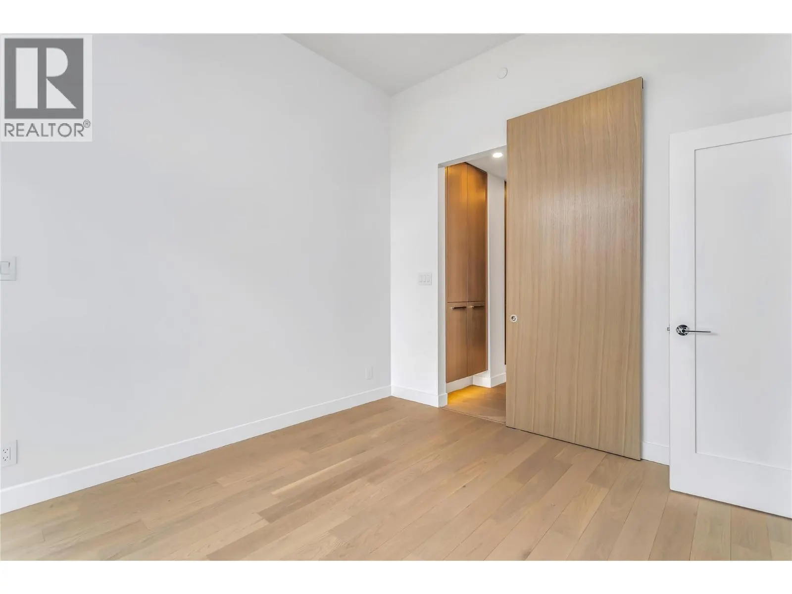 3409 Lakeshore Road Unit# PH S607