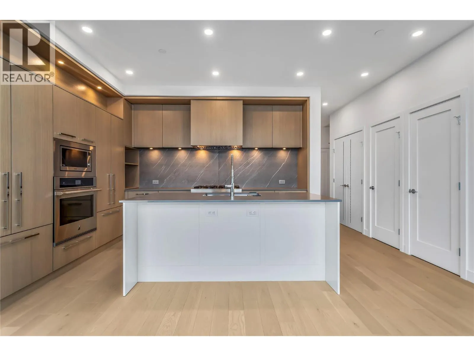 3409 Lakeshore Road Unit# PH S607