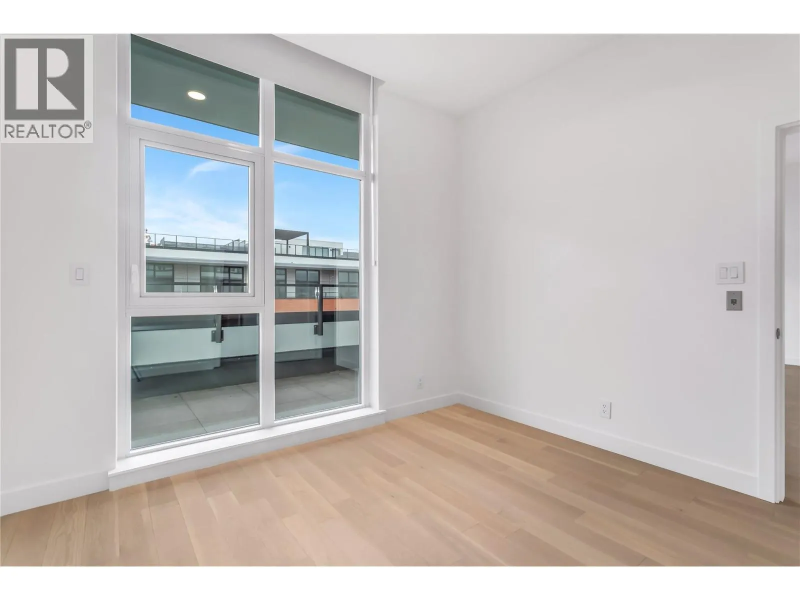 3409 Lakeshore Road Unit# PH S607