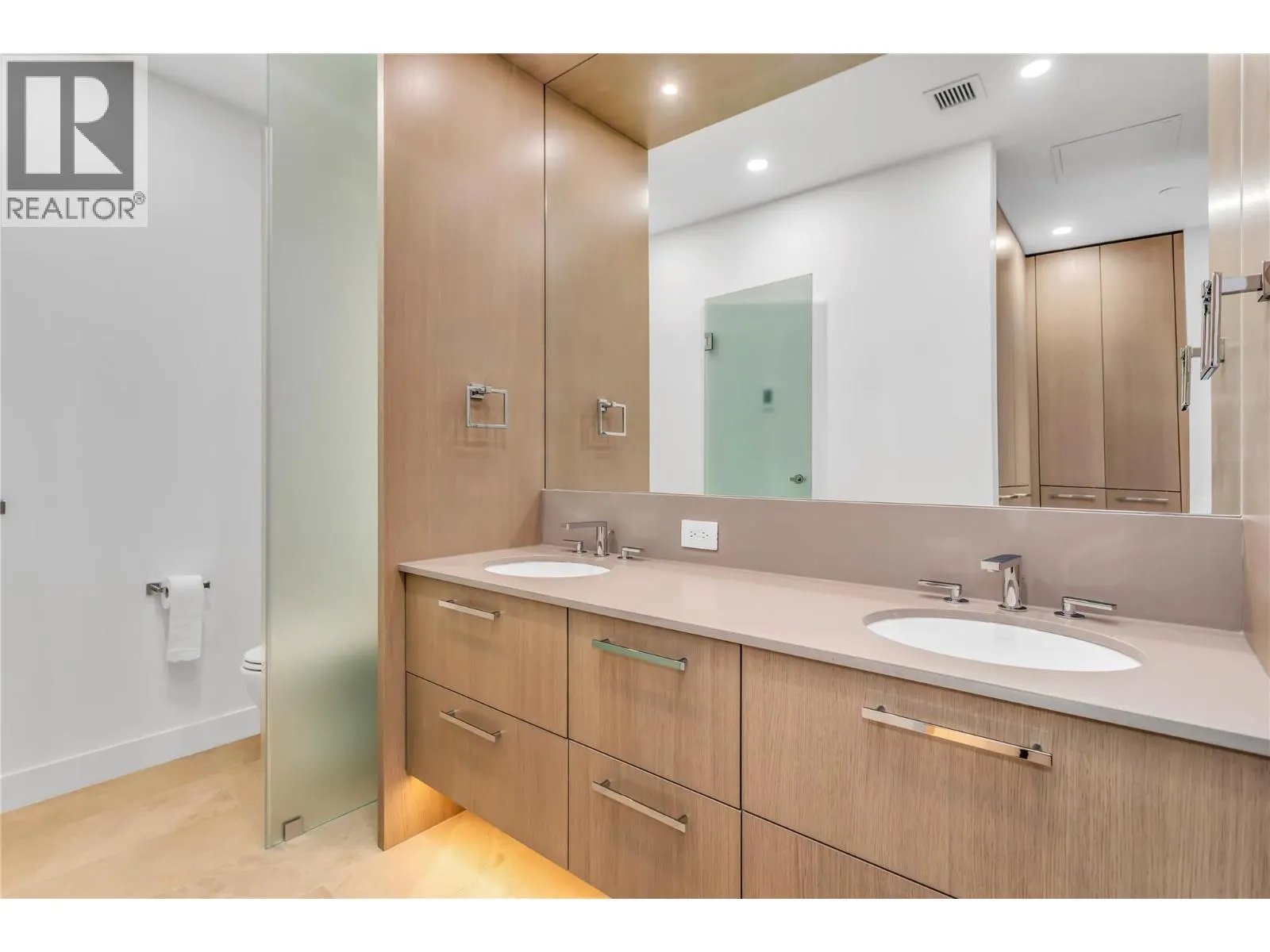 3409 Lakeshore Road Unit# PH S607