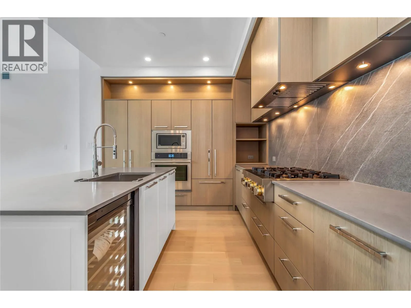 3409 Lakeshore Road Unit# PH S607