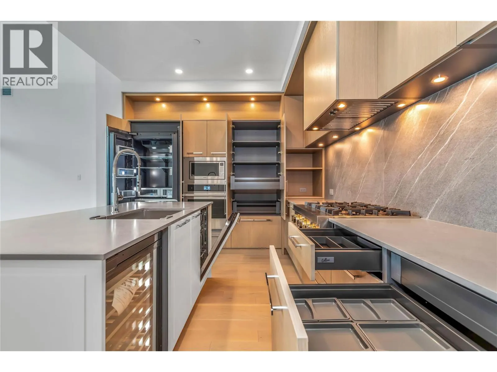 3409 Lakeshore Road Unit# PH S607