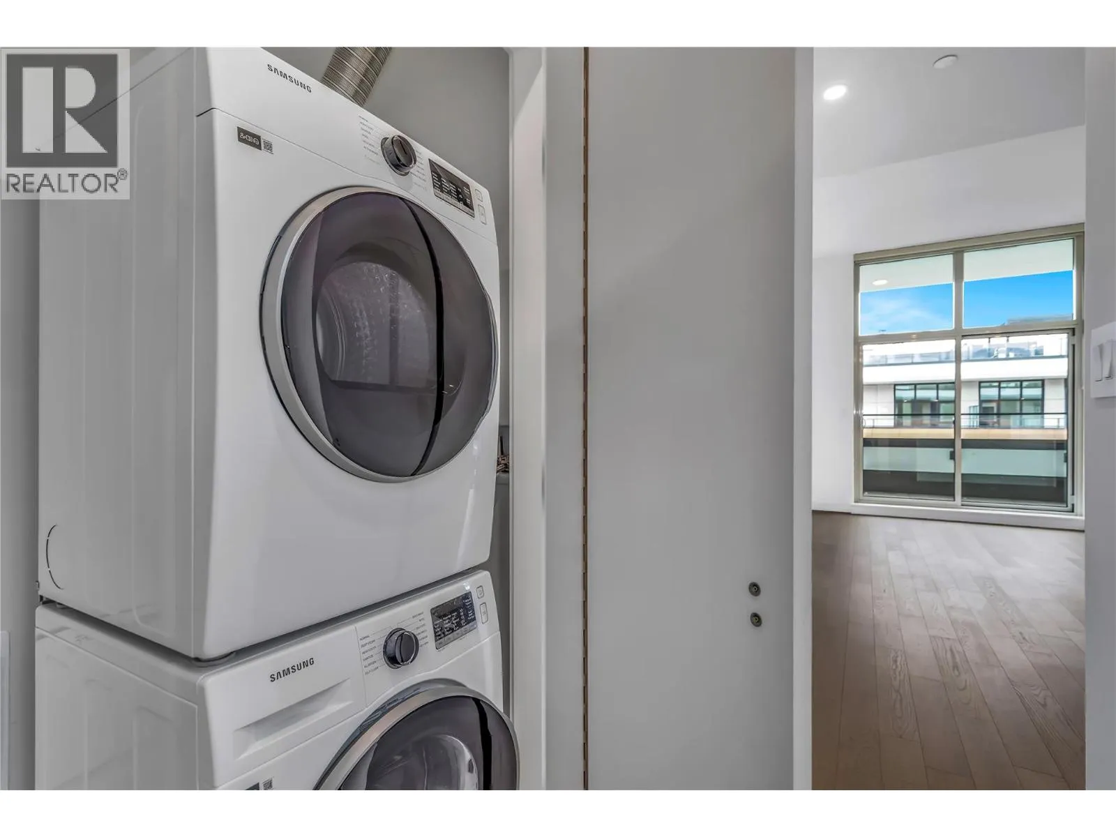 3409 Lakeshore Road Unit# PH S607