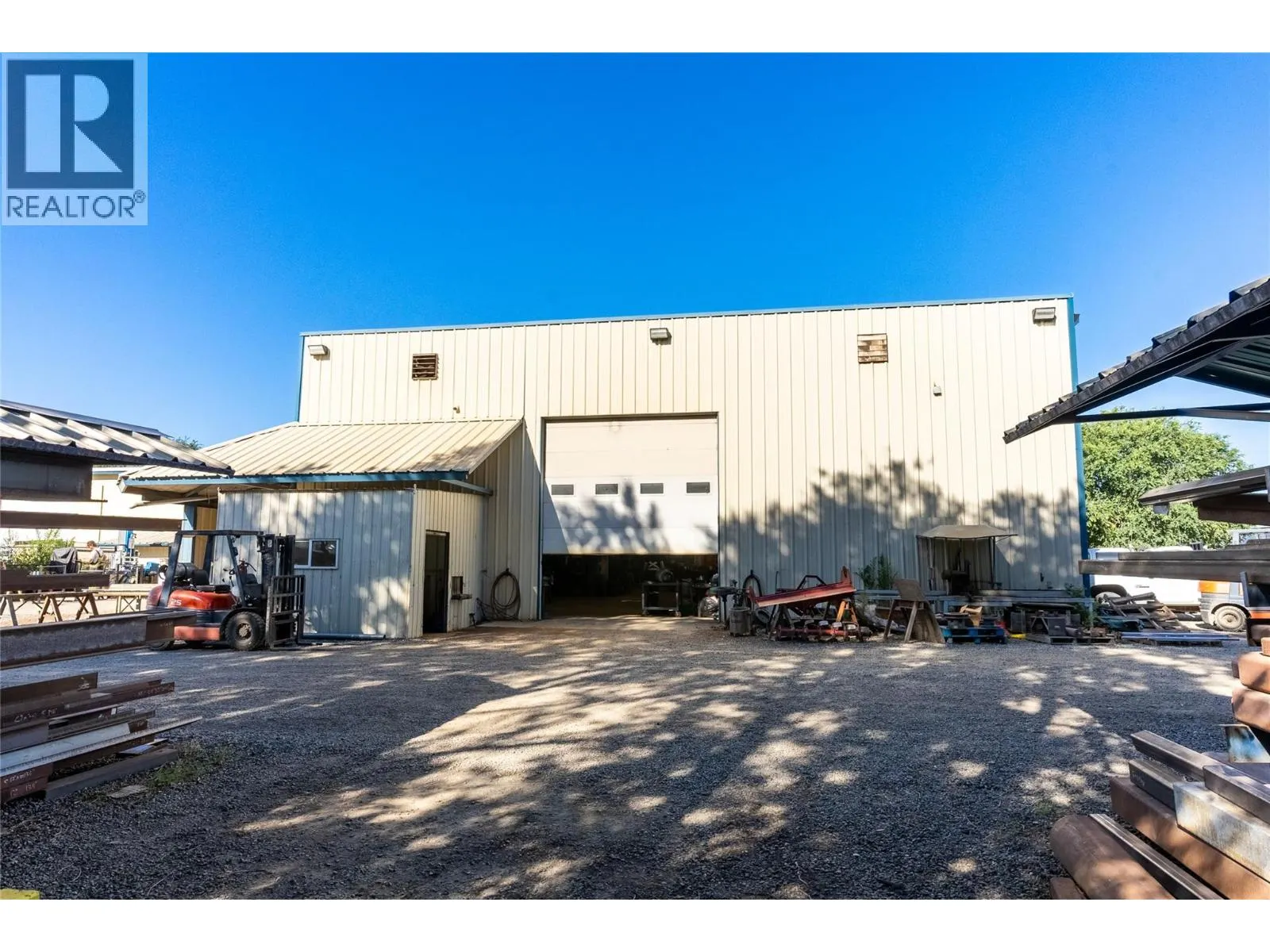 733 TAGISH Street