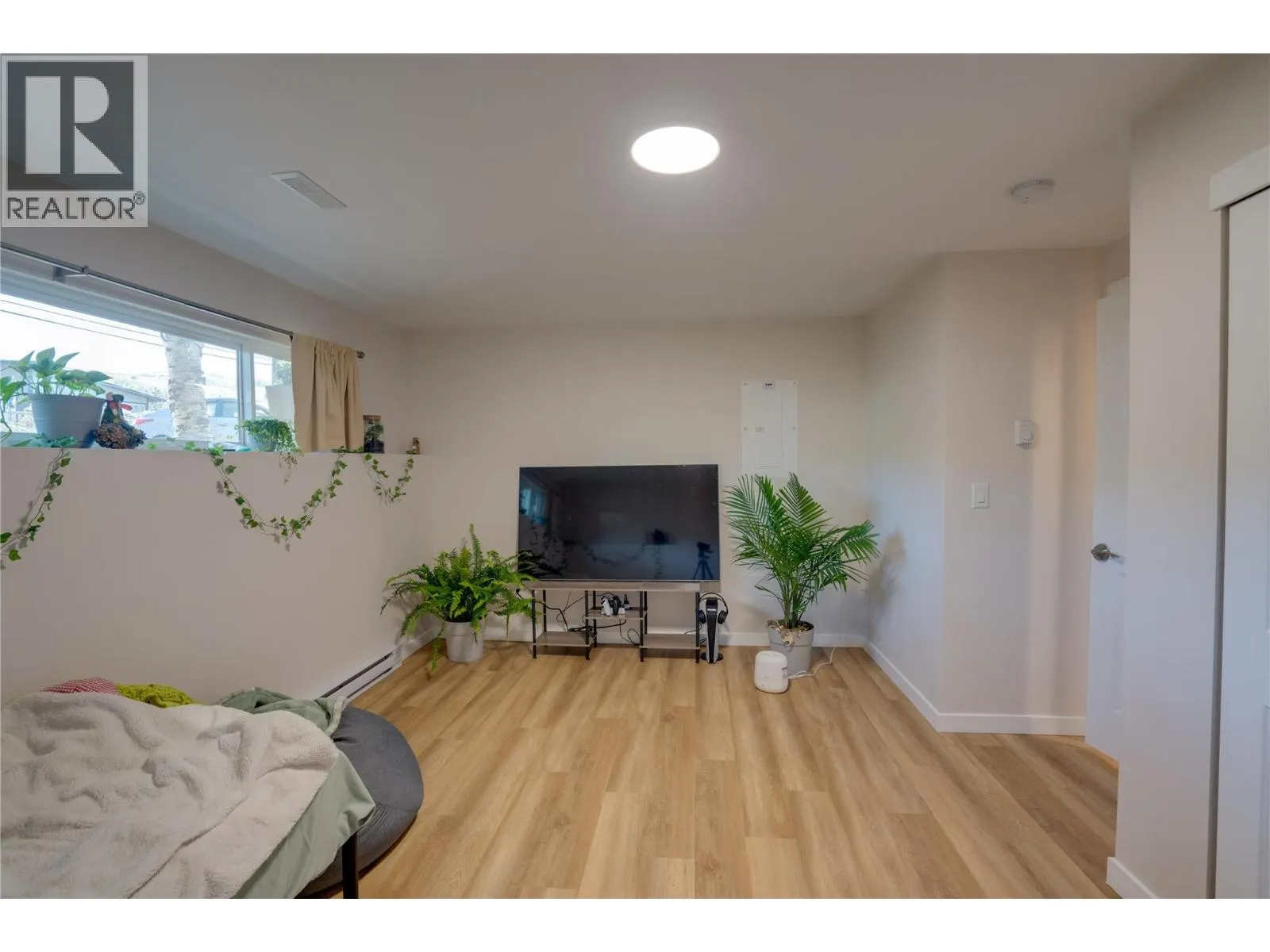 1802 43 Street