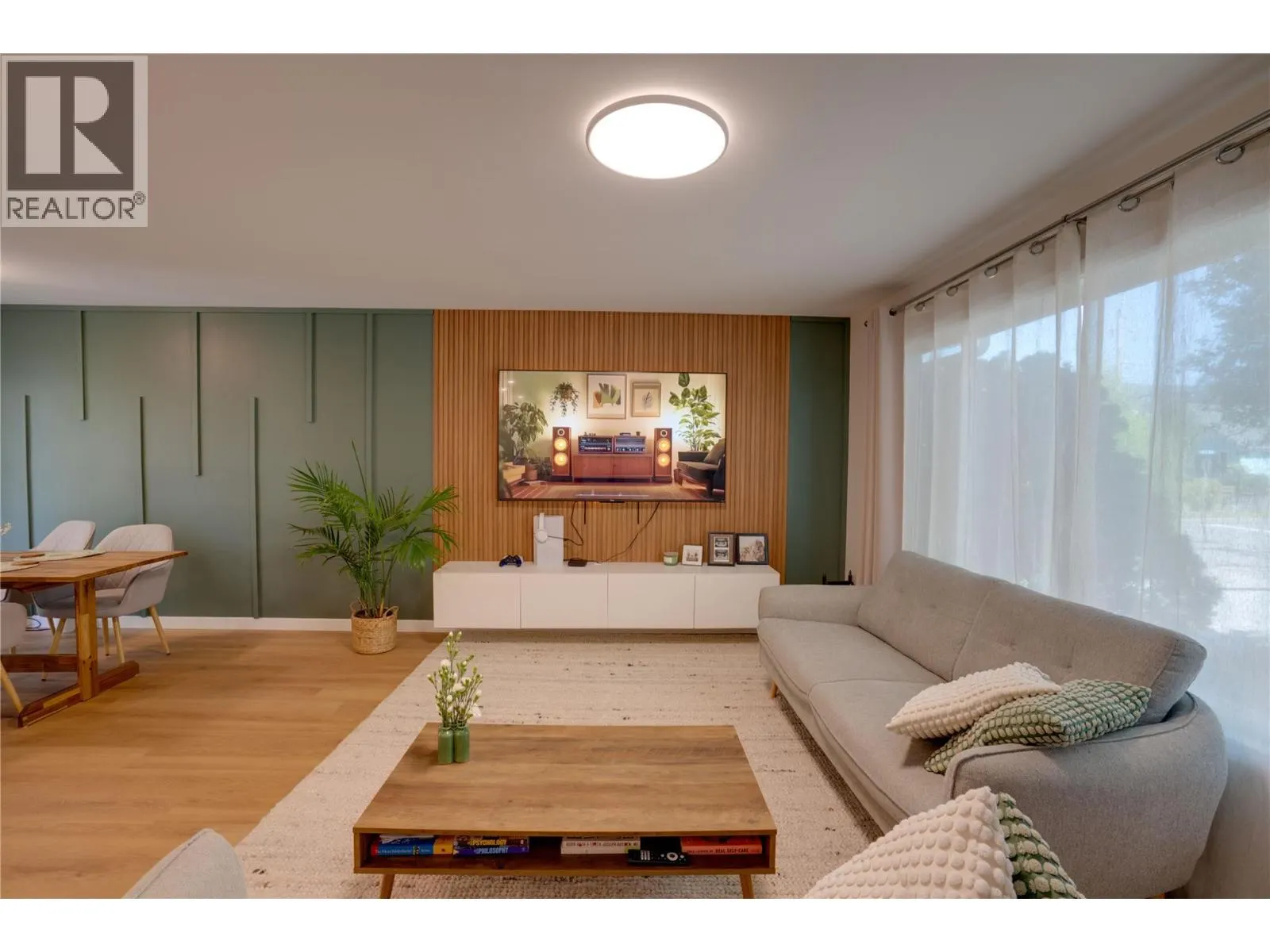 1802 43 Street