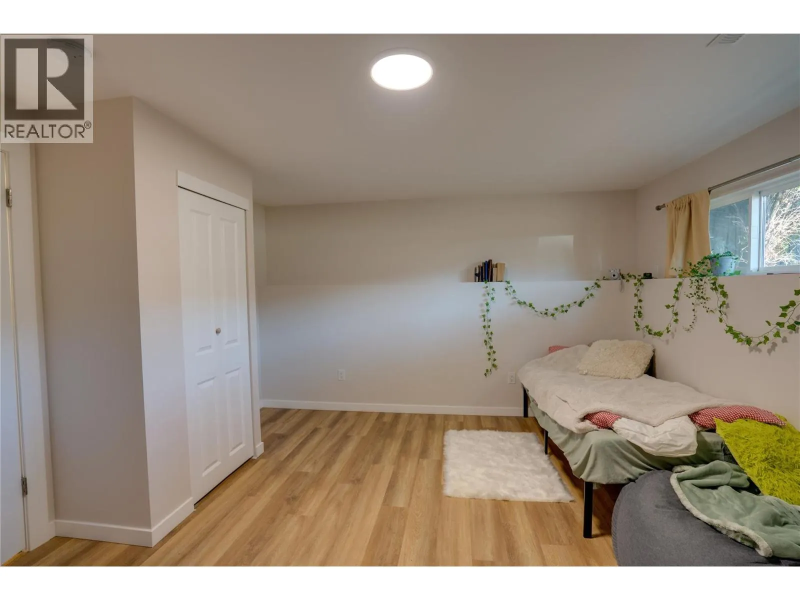1802 43 Street