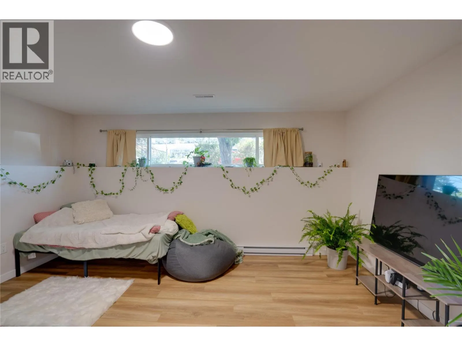 1802 43 Street