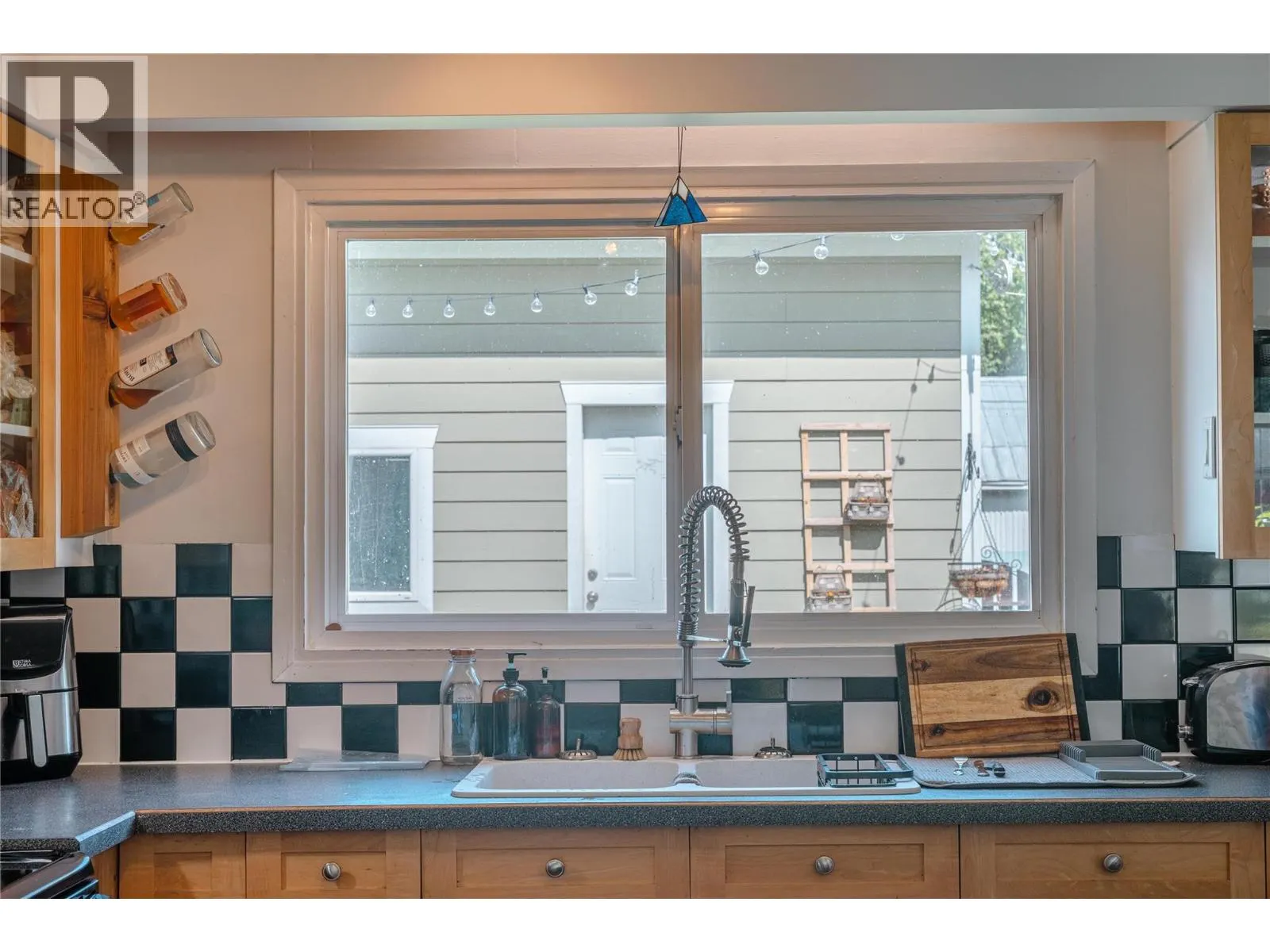 600 Eighth Street E