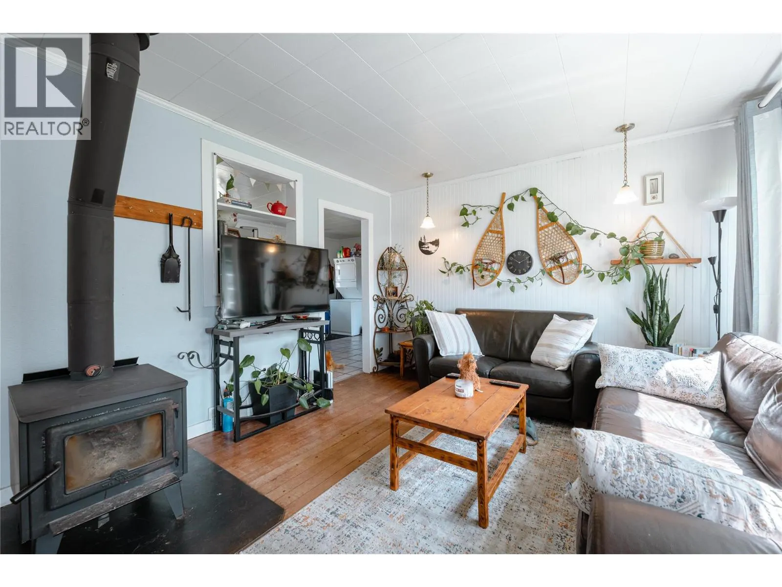 600 Eighth Street E