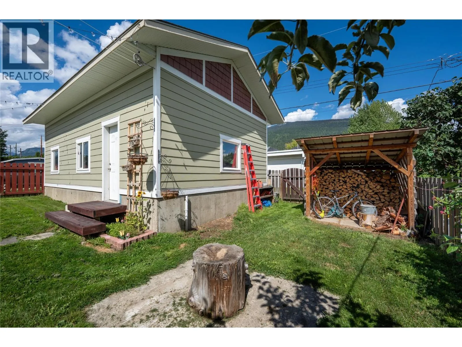 600 Eighth Street E