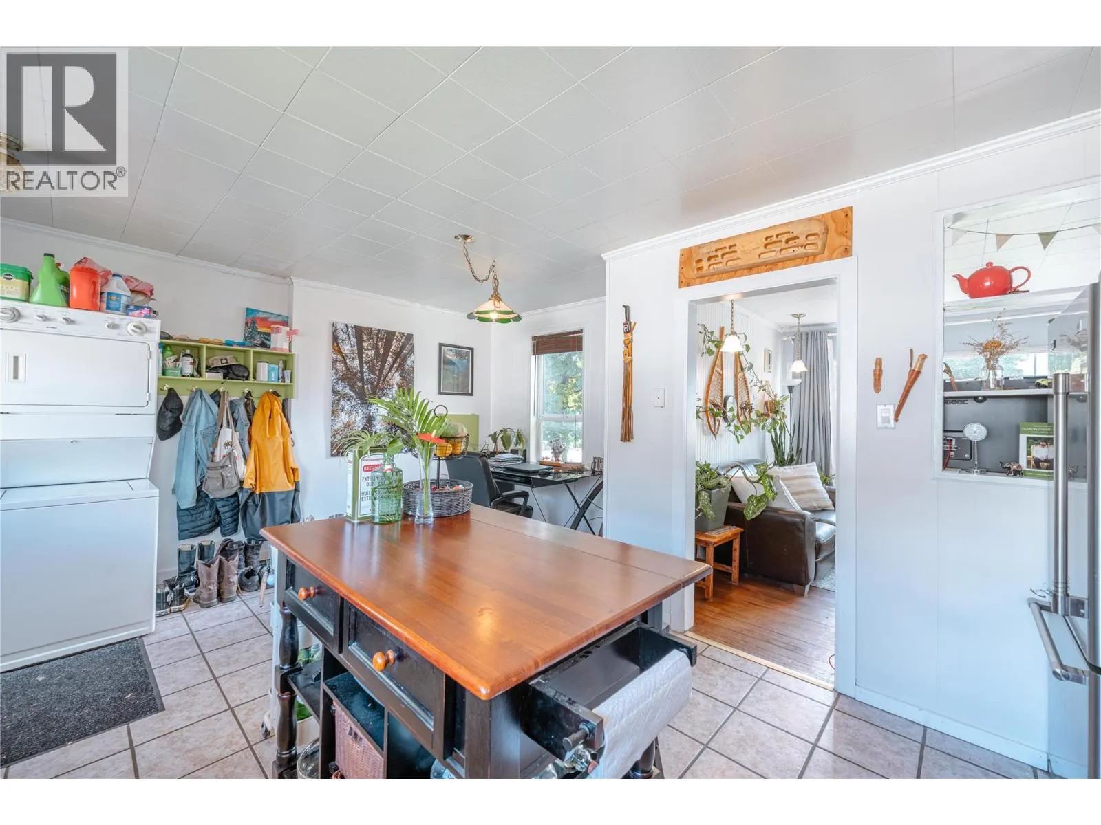 600 Eighth Street E