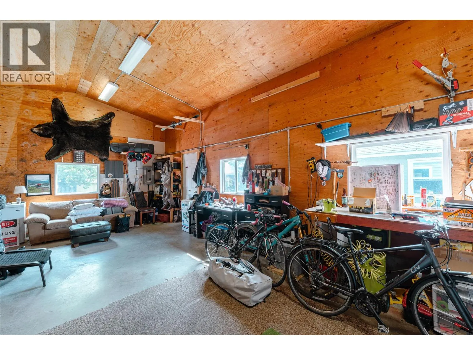 600 Eighth Street E