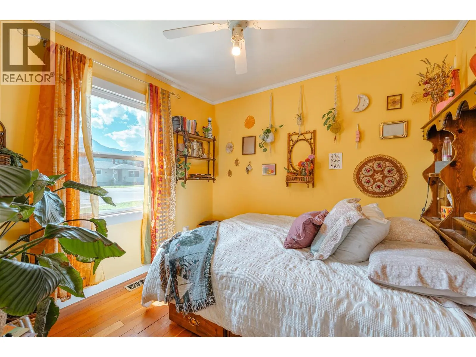 600 Eighth Street E