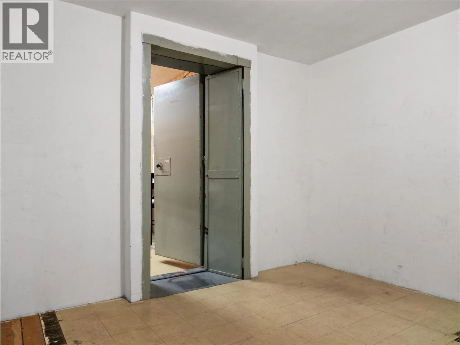10121 10 Street