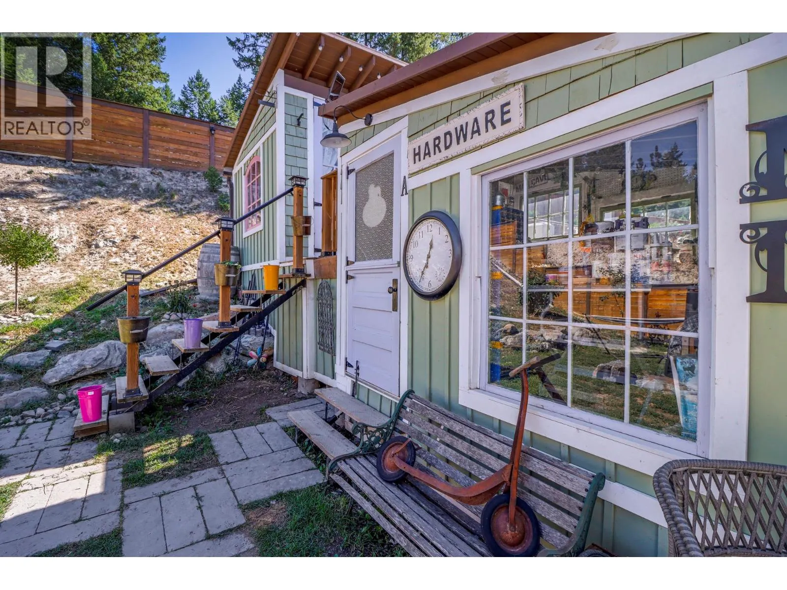 1594 MT FISHER Crescent