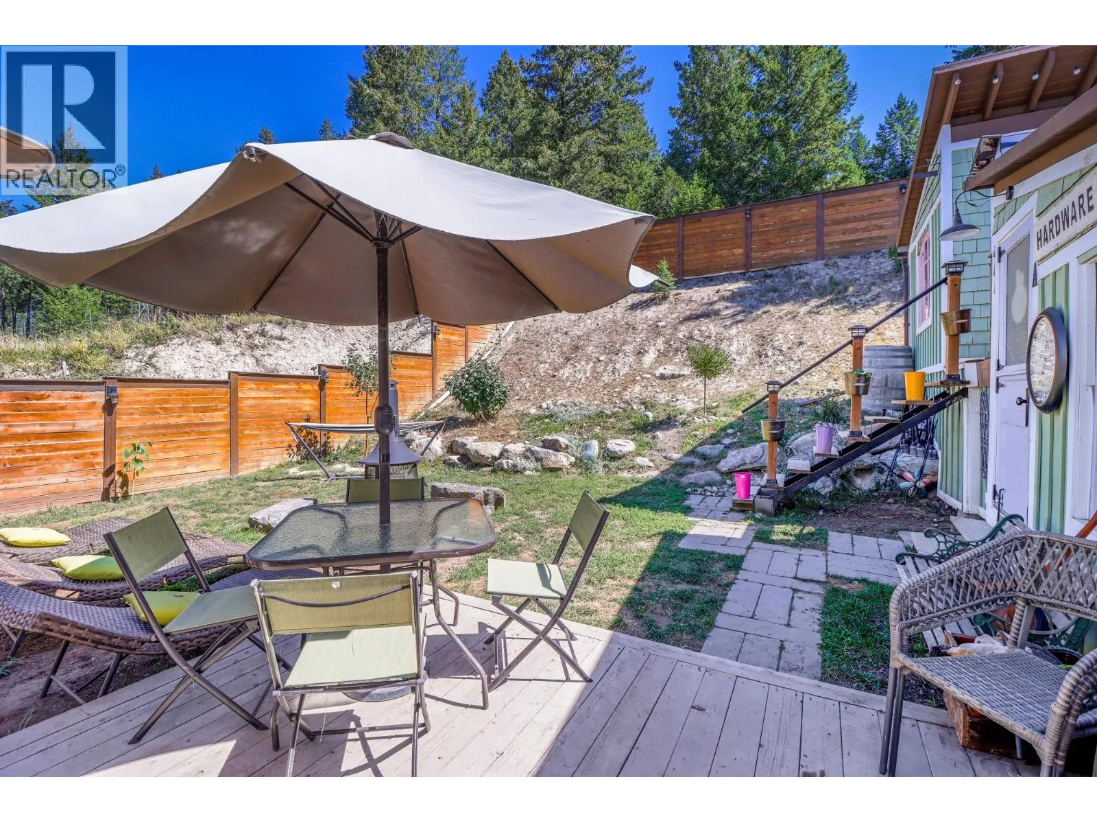 1594 MT FISHER Crescent