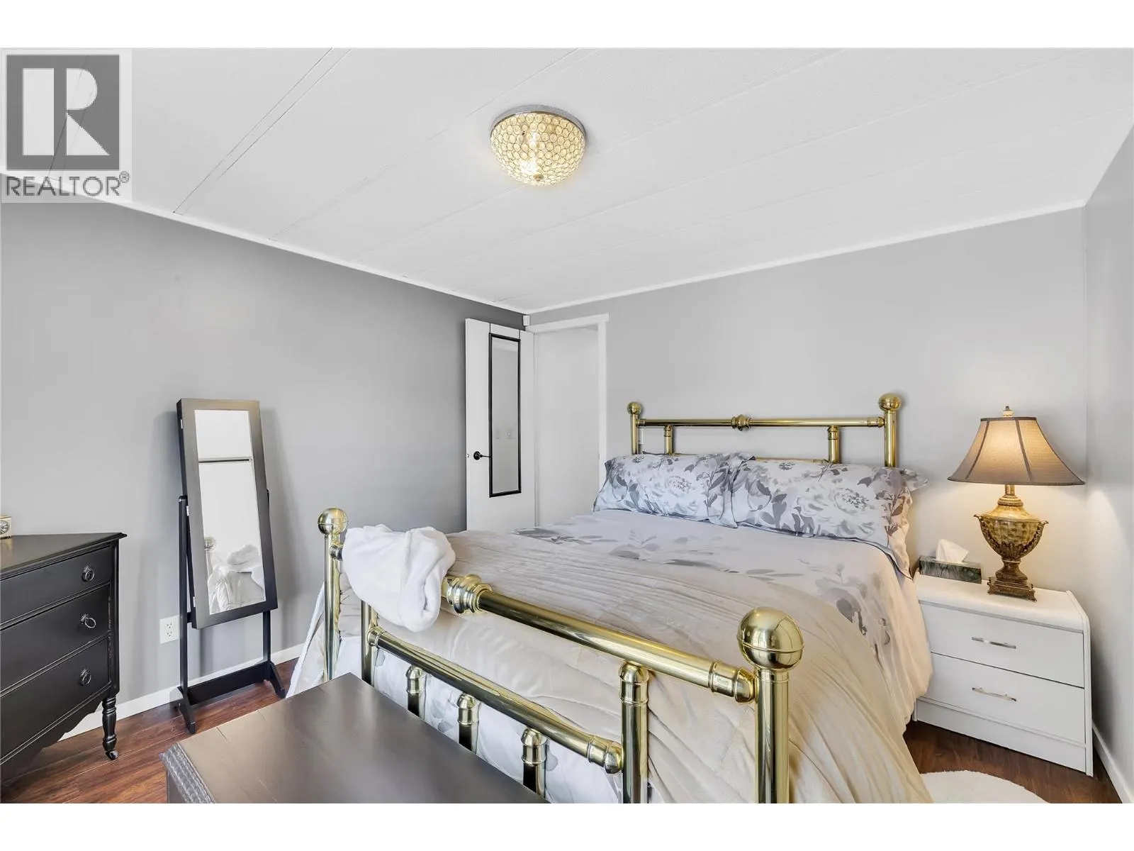 1929 97 Highway S Unit# 64