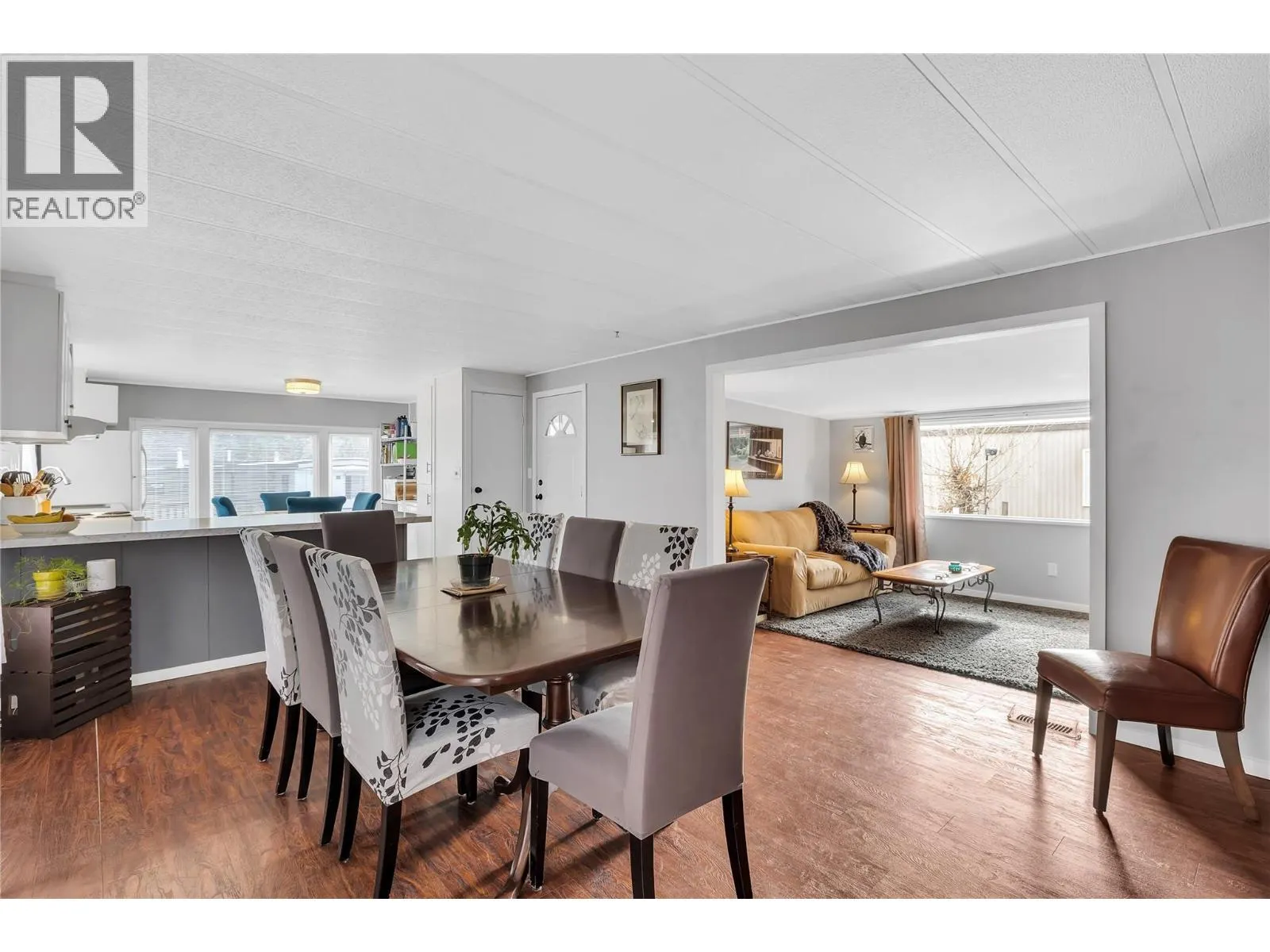 1929 97 Highway S Unit# 64