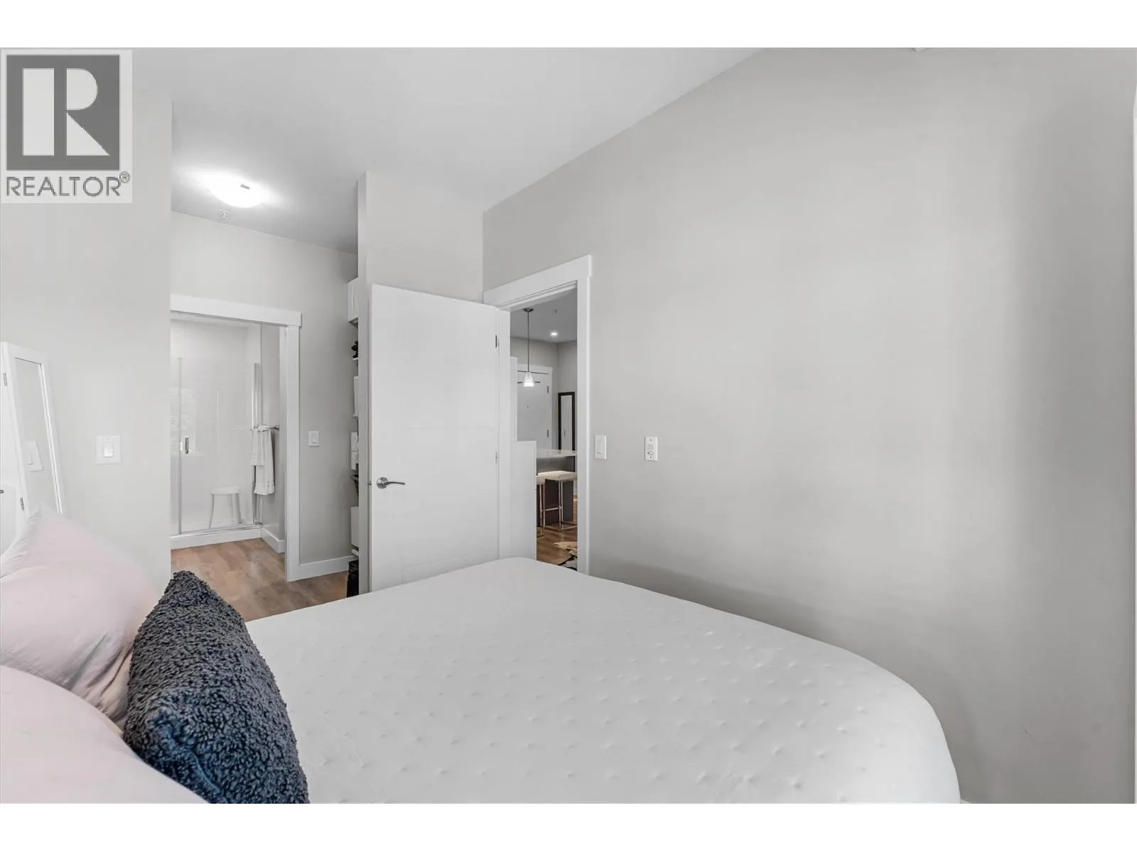 1883 Water Street Unit# 406