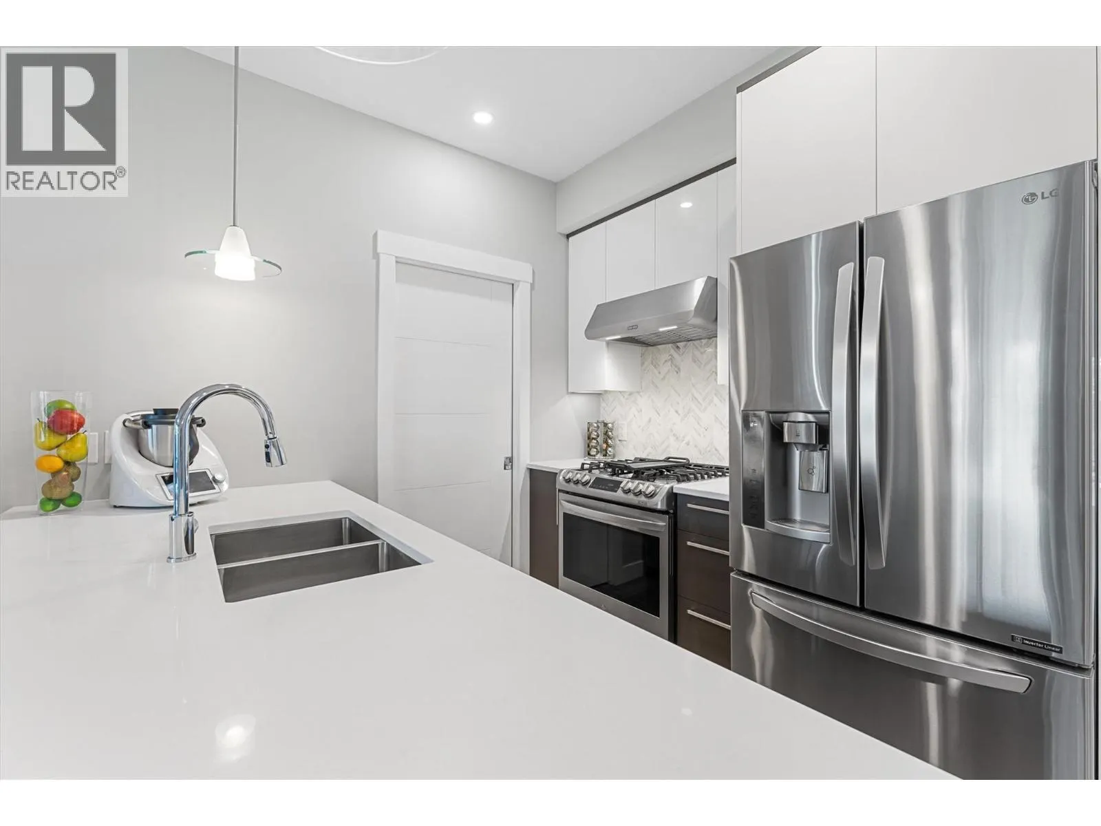 1883 Water Street Unit# 406