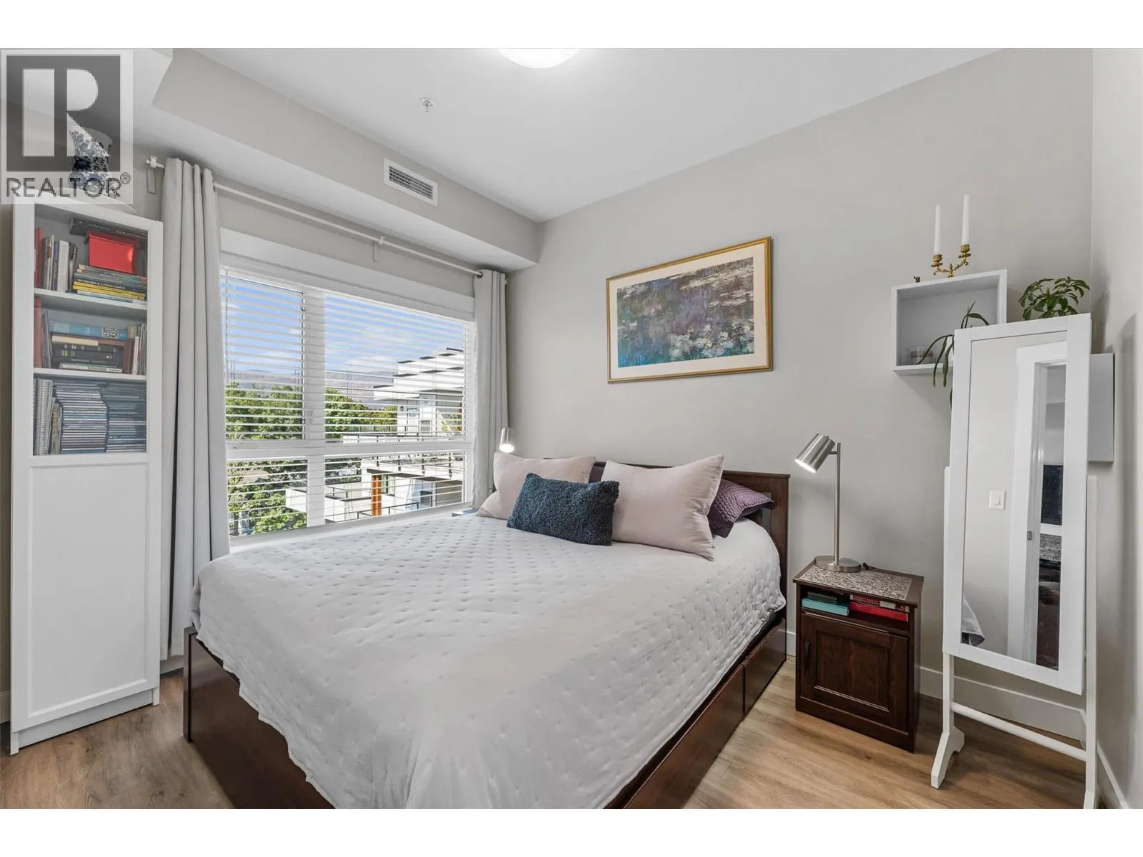 1883 Water Street Unit# 406