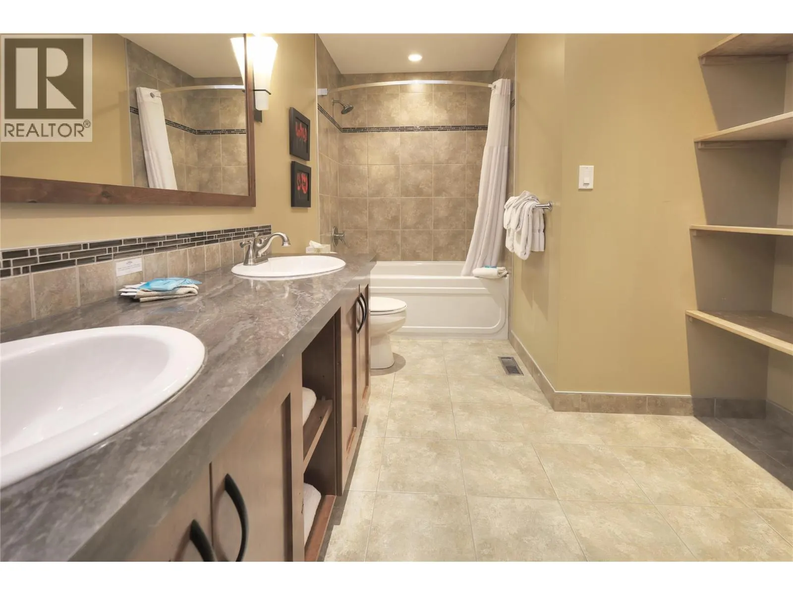 5150 FAIRWAY Drive Unit# 15 B1