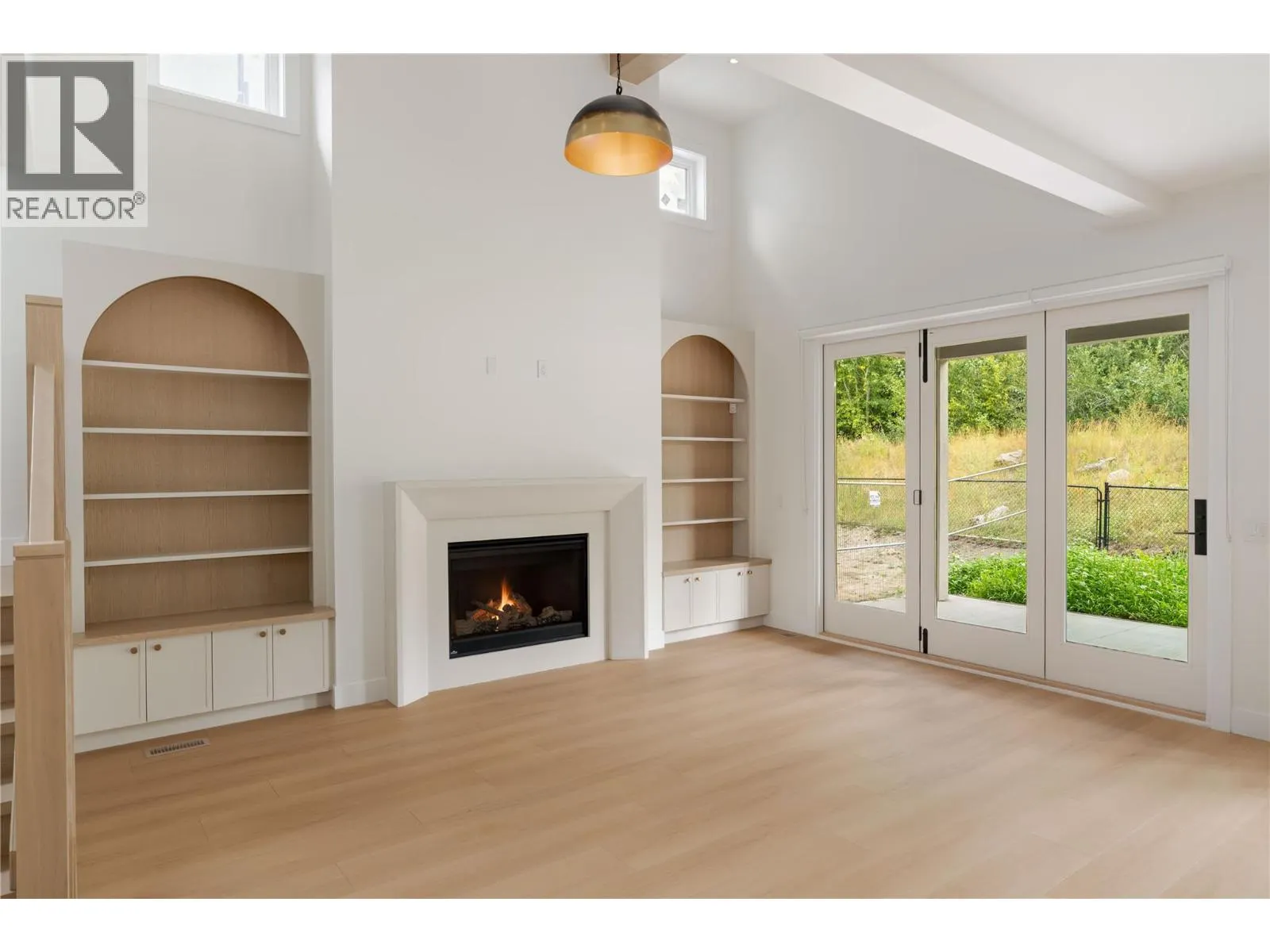 1004 Bull Crescent