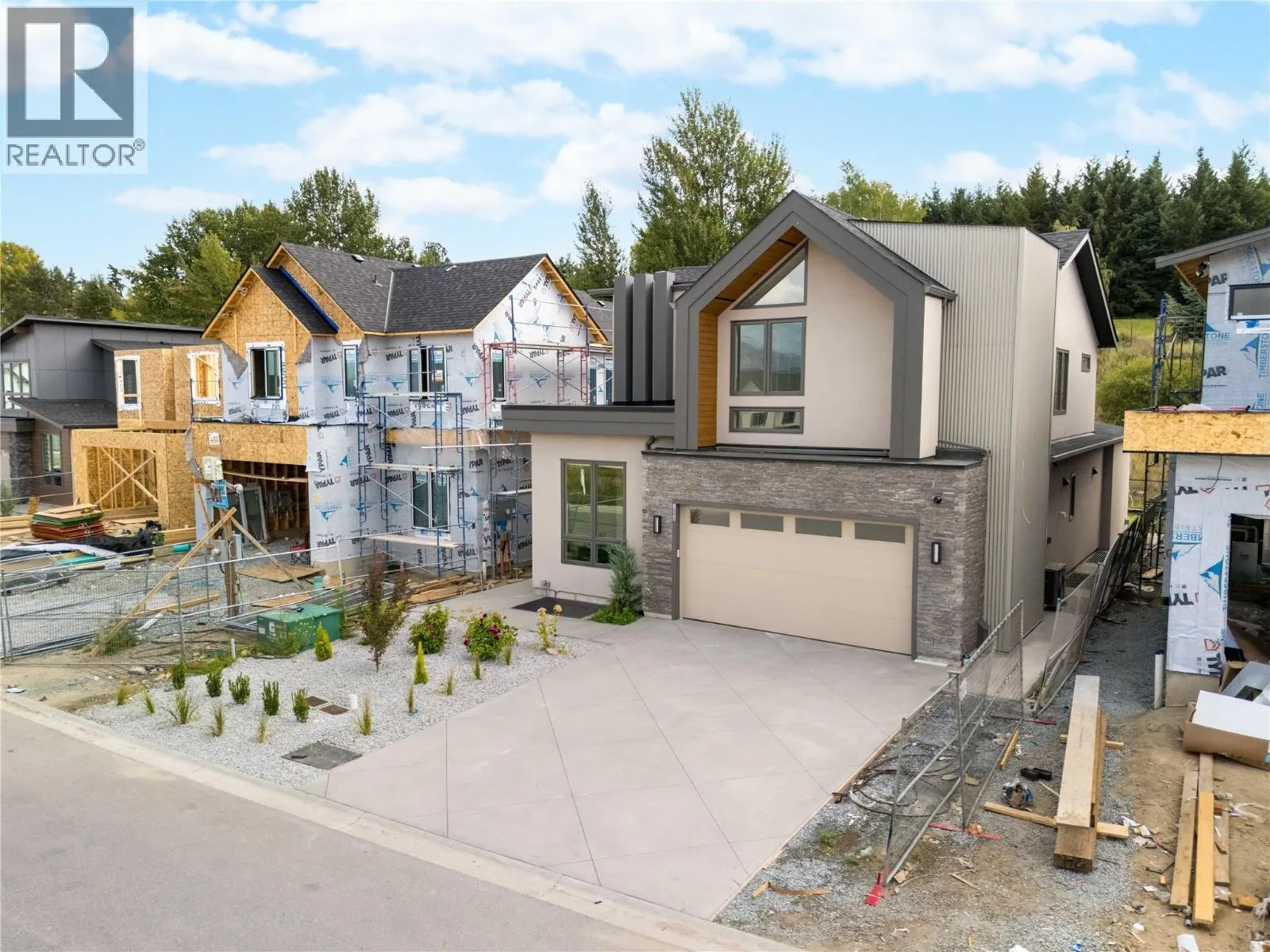 1004 Bull Crescent