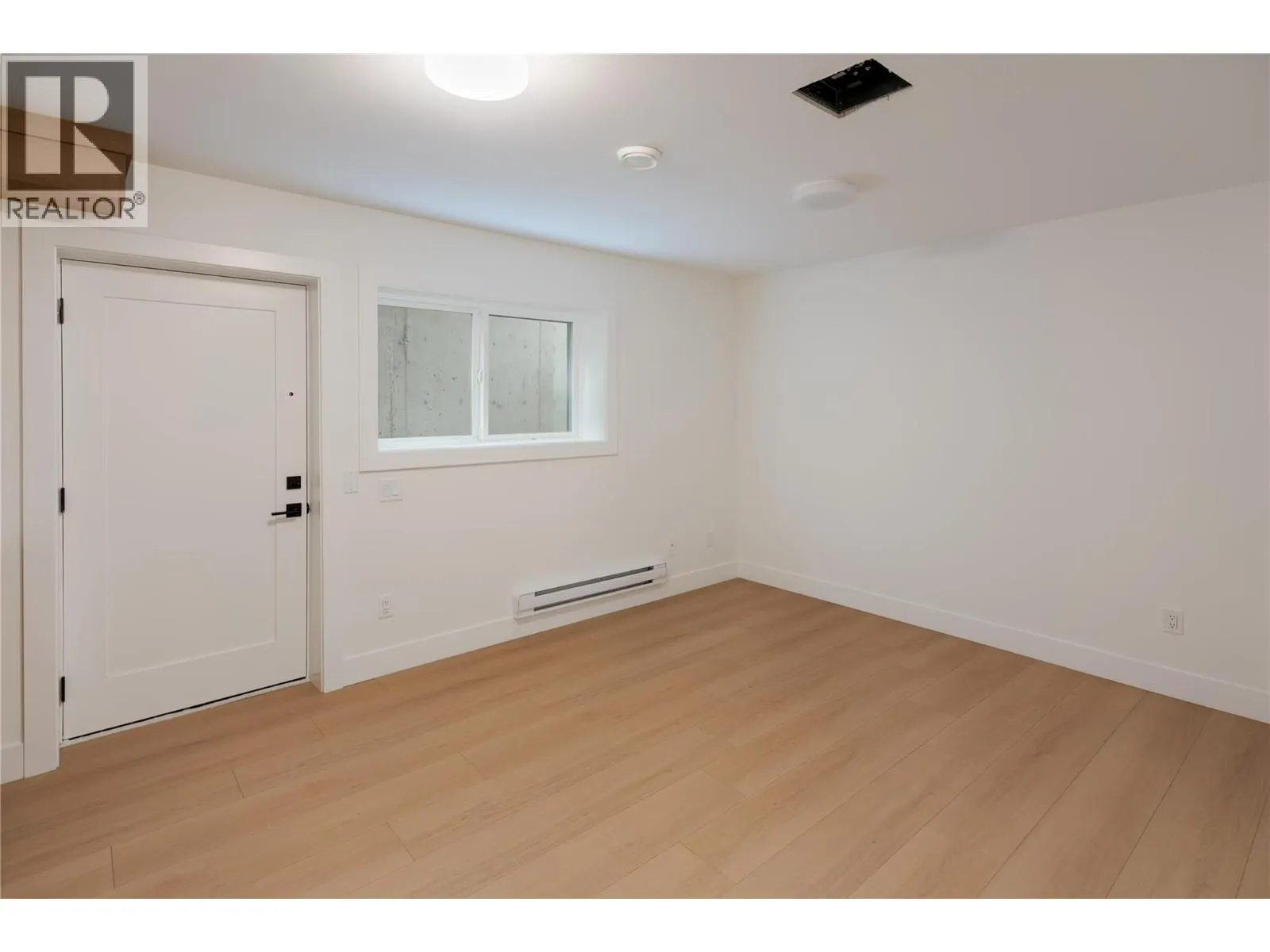 1004 Bull Crescent