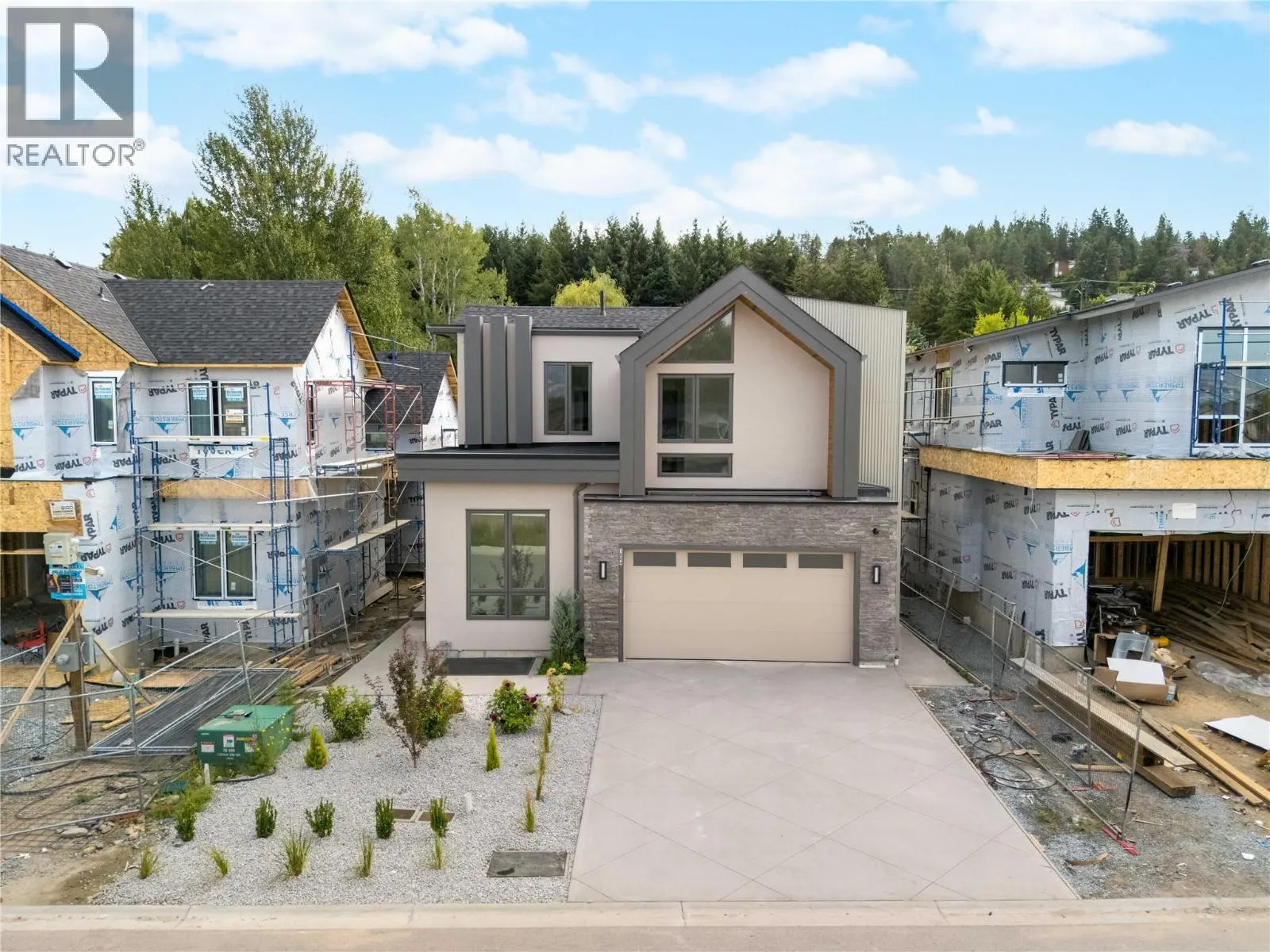 1004 Bull Crescent