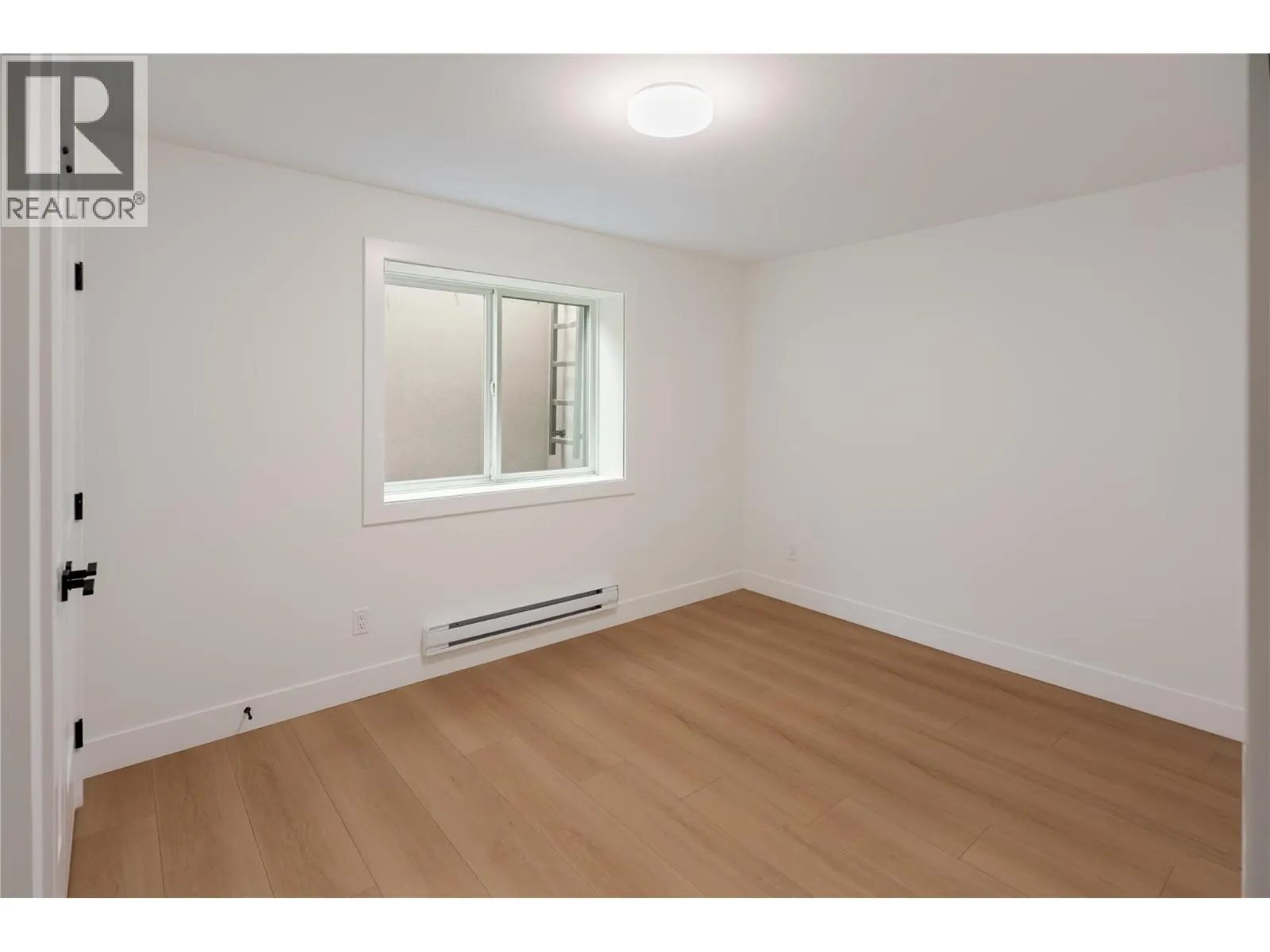 1004 Bull Crescent