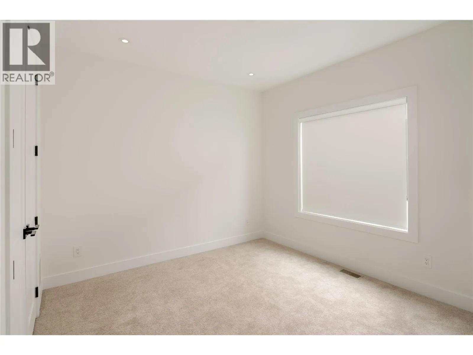 1004 Bull Crescent