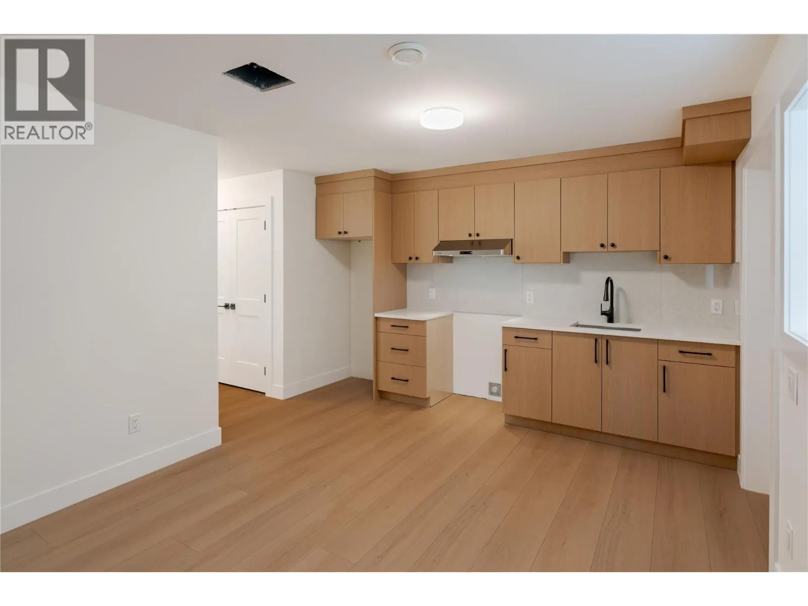 1004 Bull Crescent