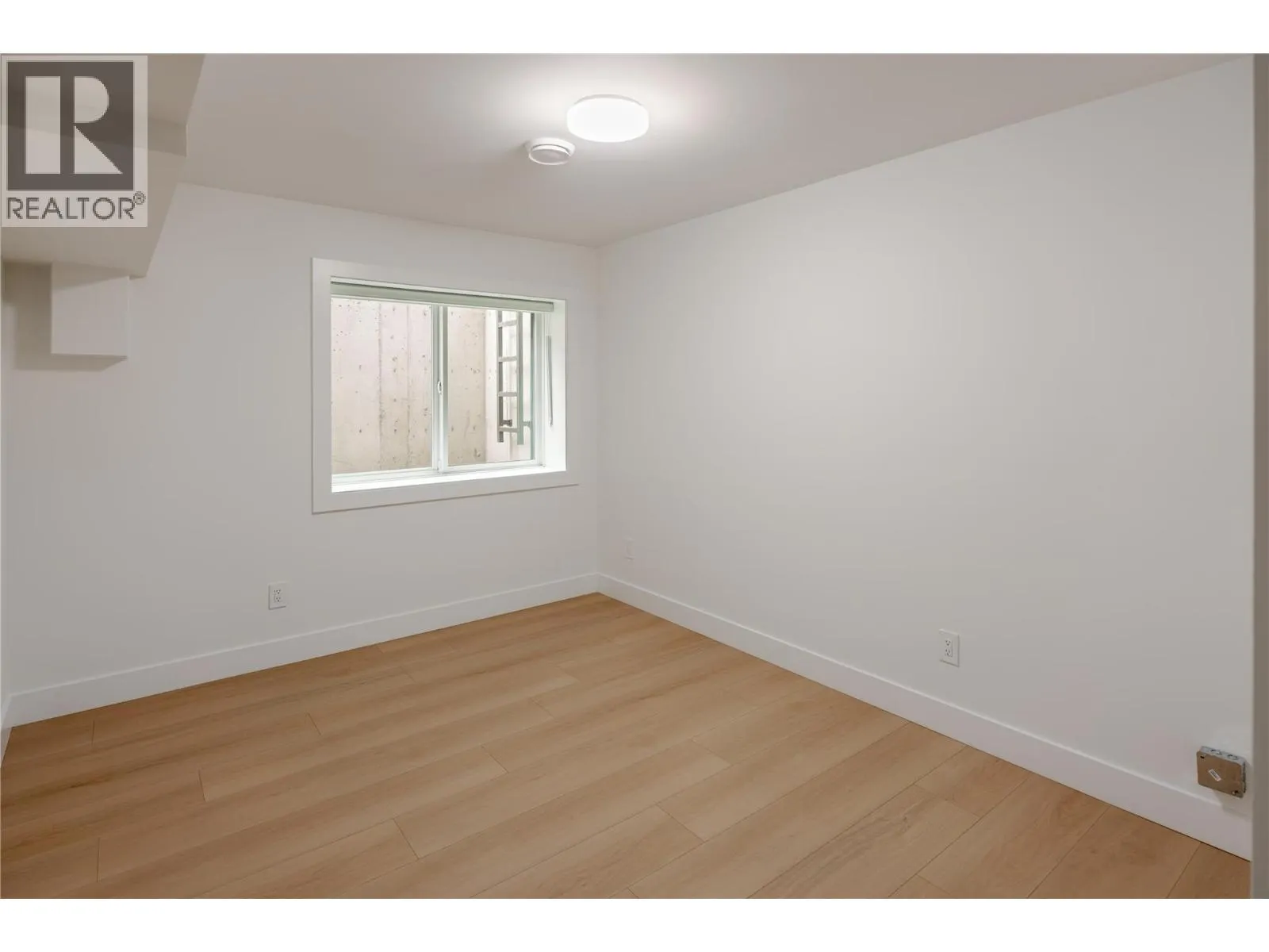 1004 Bull Crescent