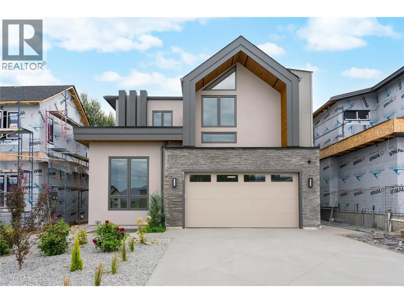 1004 Bull Crescent