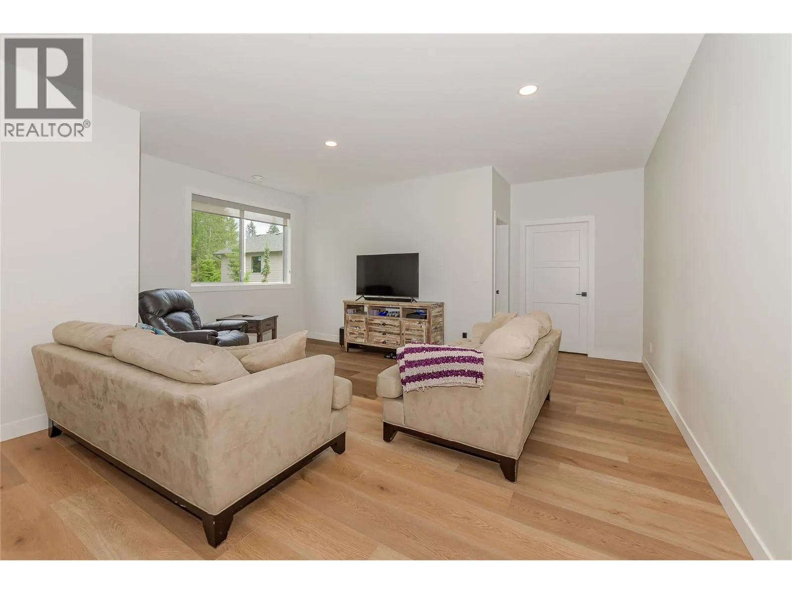 3475 Mabel Lake Place